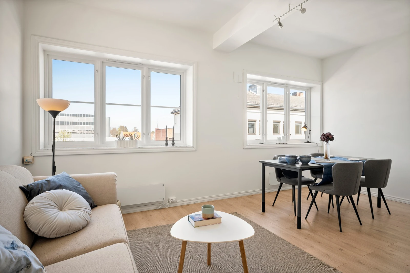 Stor og pen 3-roms leilighet med supersentral beliggenhet midt i Askim sentrum! Galleribilde