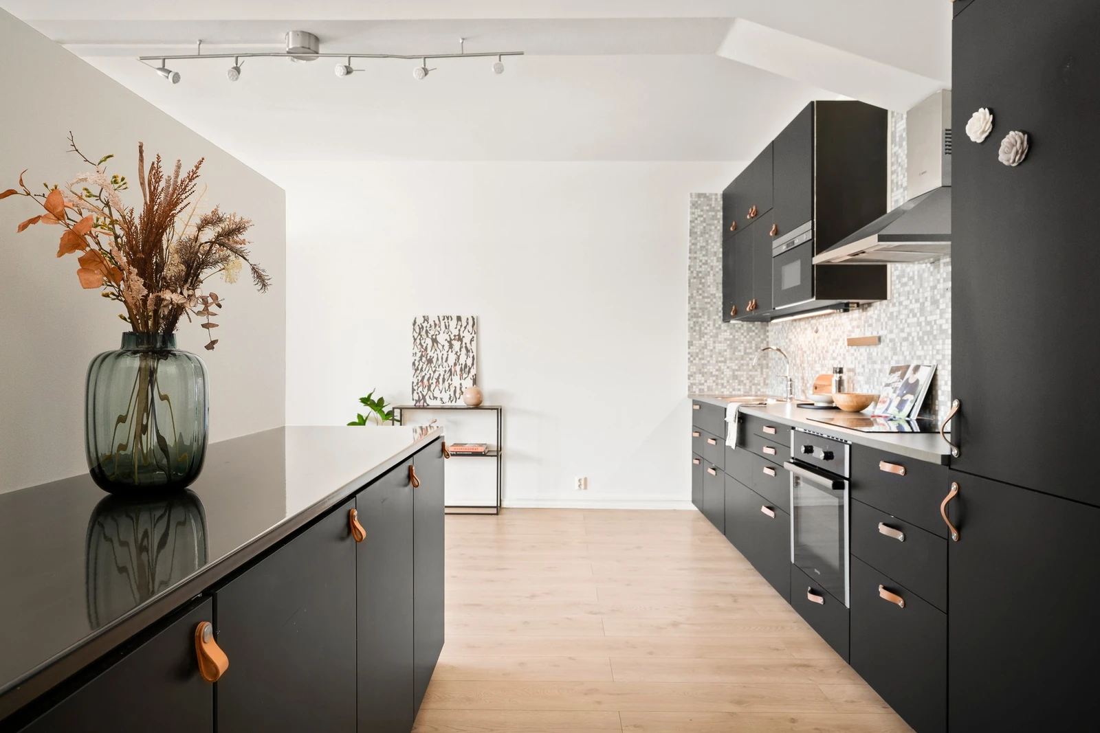 God skap- og benkeplass. Galleribilde