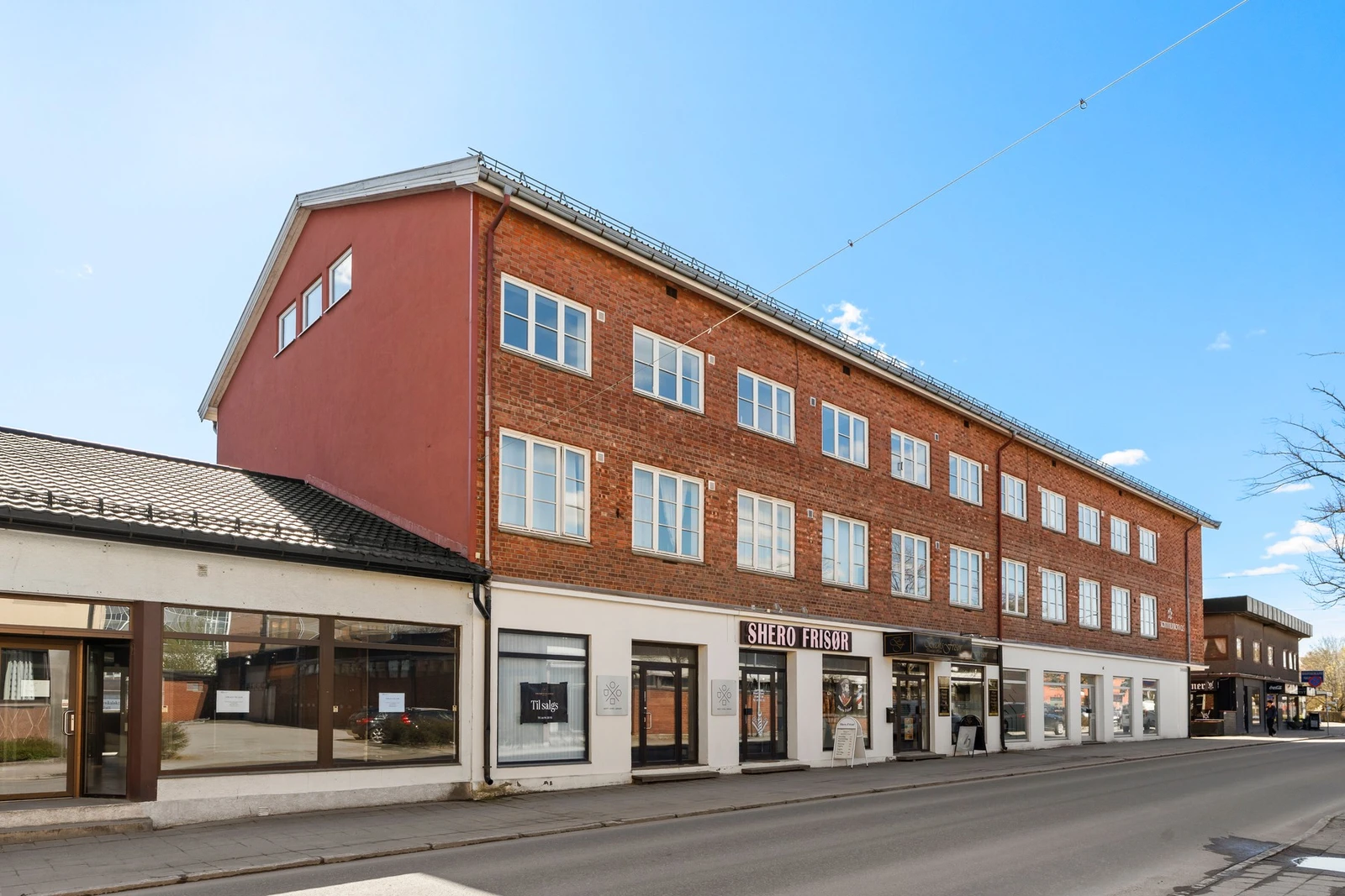 Fasade - Flott teglsteinsgård fra 1947. Galleribilde