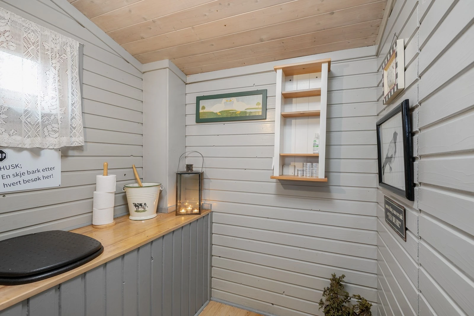 Utedo innendørs. Her har du alt under samme tak. Galleribilde