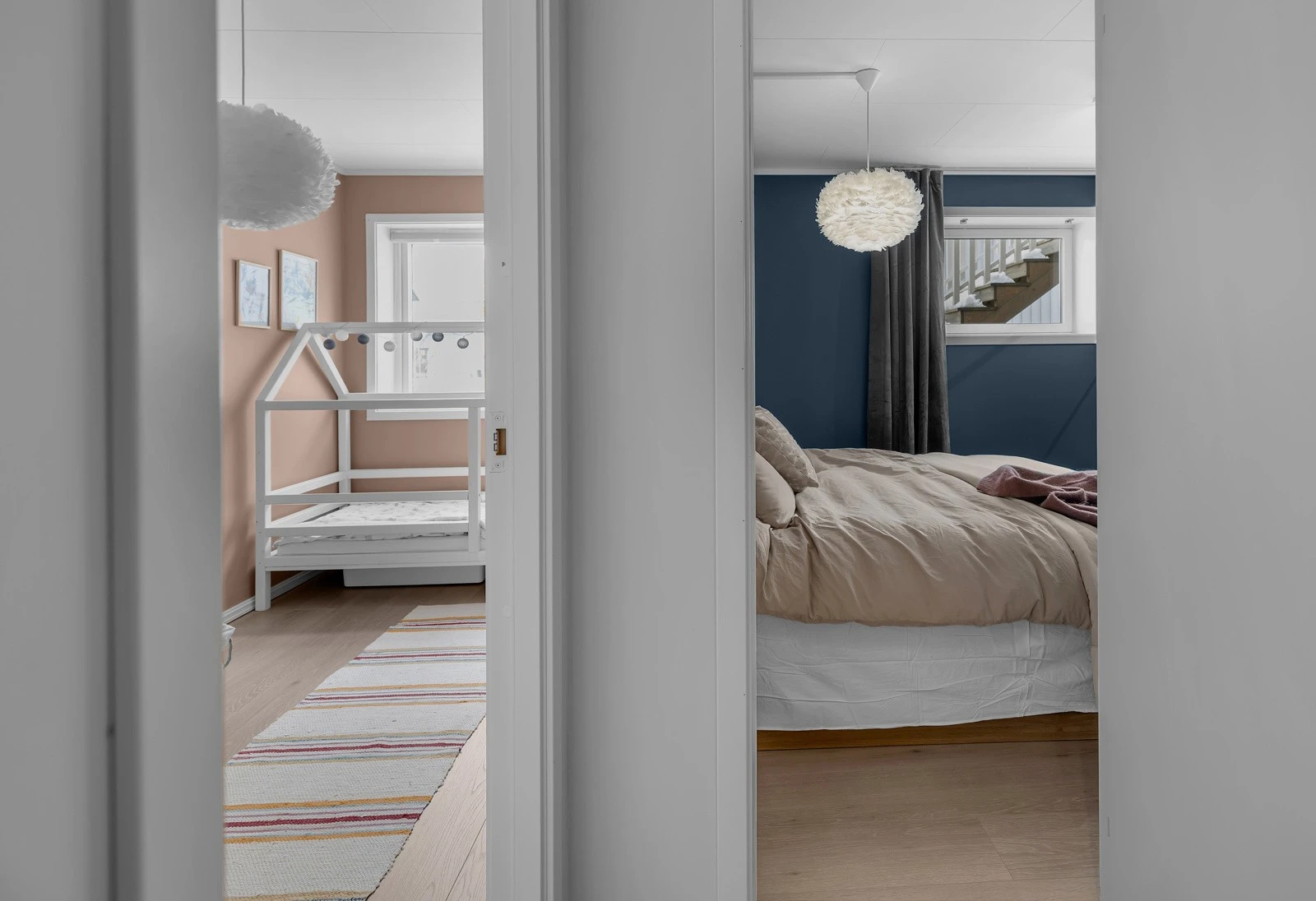 I motsatt ende av etasjen finner du hovedelens 2 siste soverom Galleribilde