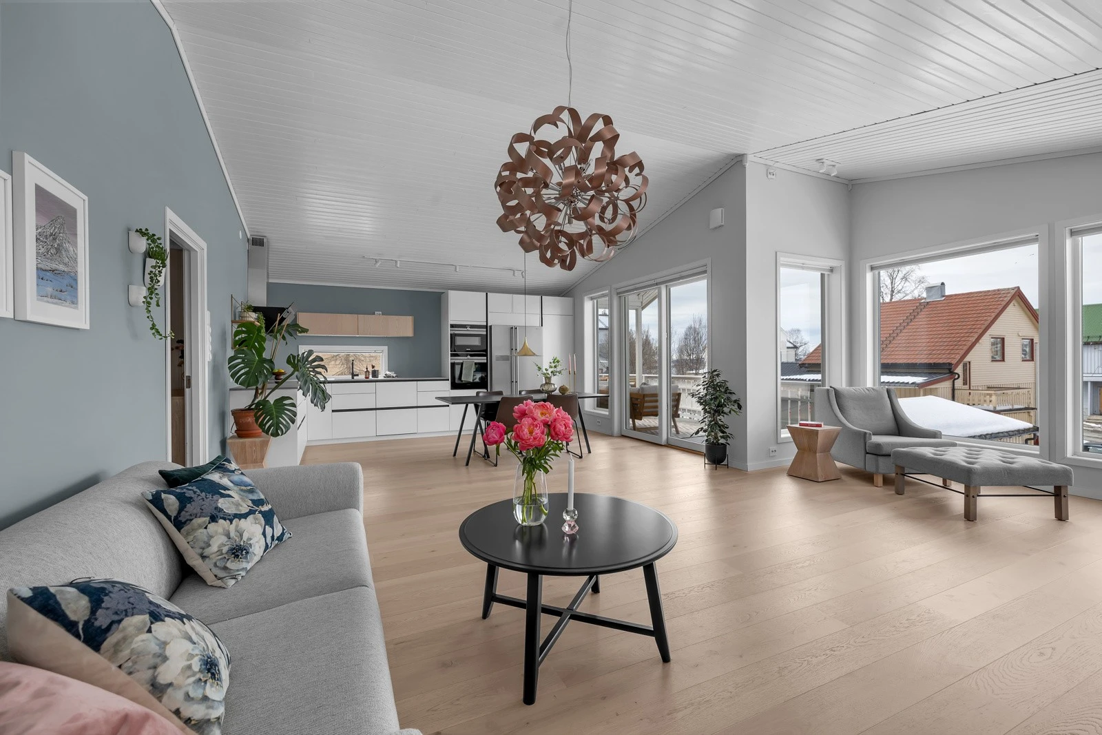 Storhaug + Partnere AS har gleden av å presentere flotte Grøtsundvegen 13, en meget sentralt beliggende bolig i hjertet av Tromsdalen Galleribilde