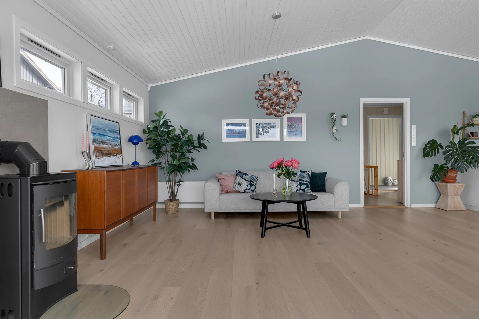 Her finner du plass til flere sittegrupper, spisestue m.m. Galleribilde