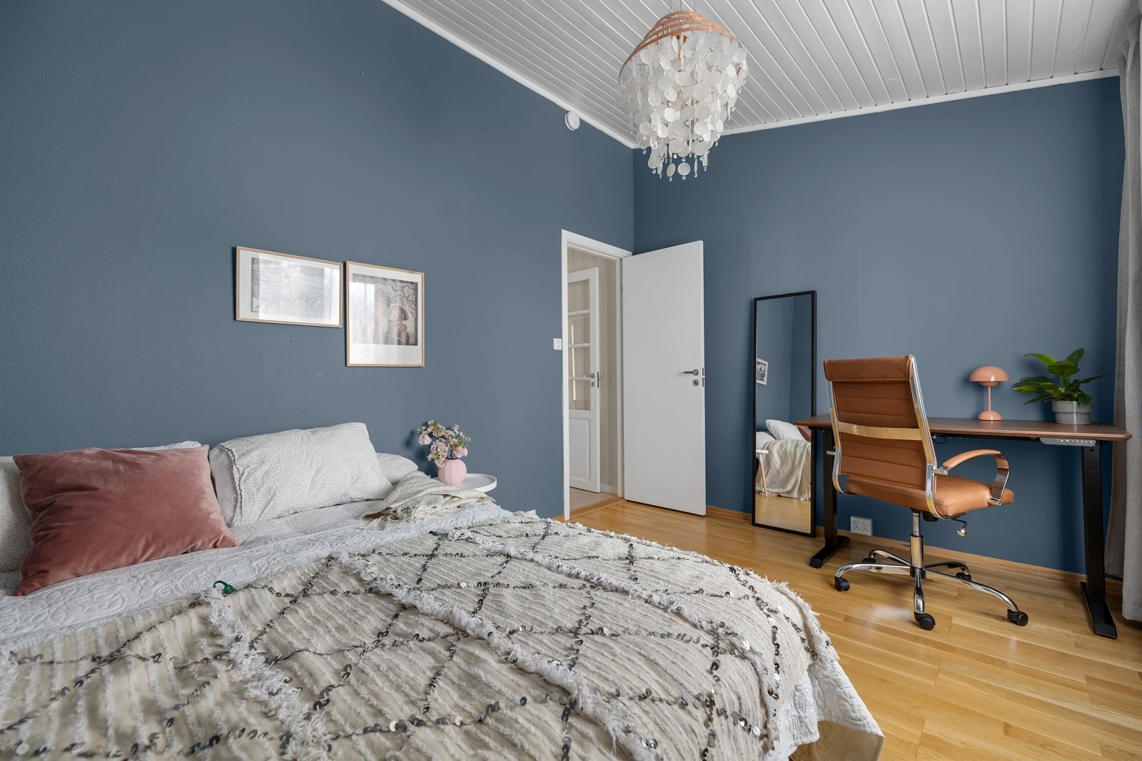 Soverommet i denne etasjen er av fin størrelse Galleribilde