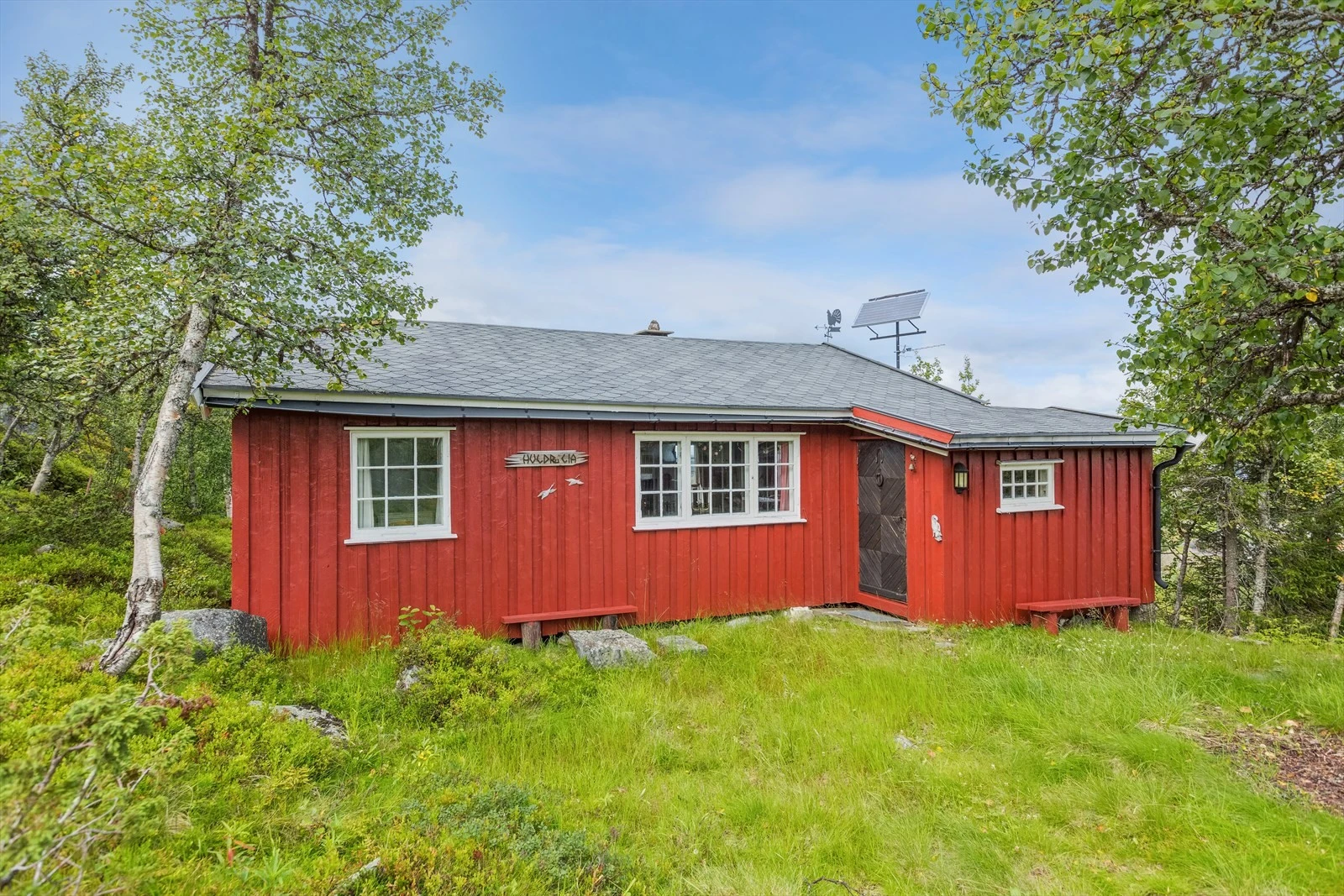 "Huldrelia", som eiendommen heter, ligger fredelig til i et område med spredt hyttebebyggelse, ca. 980 moh. Galleribilde