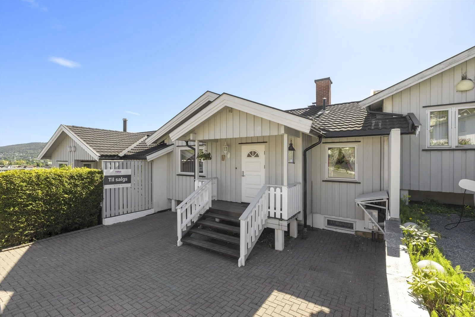 Oppkjørsel med plass til parkering