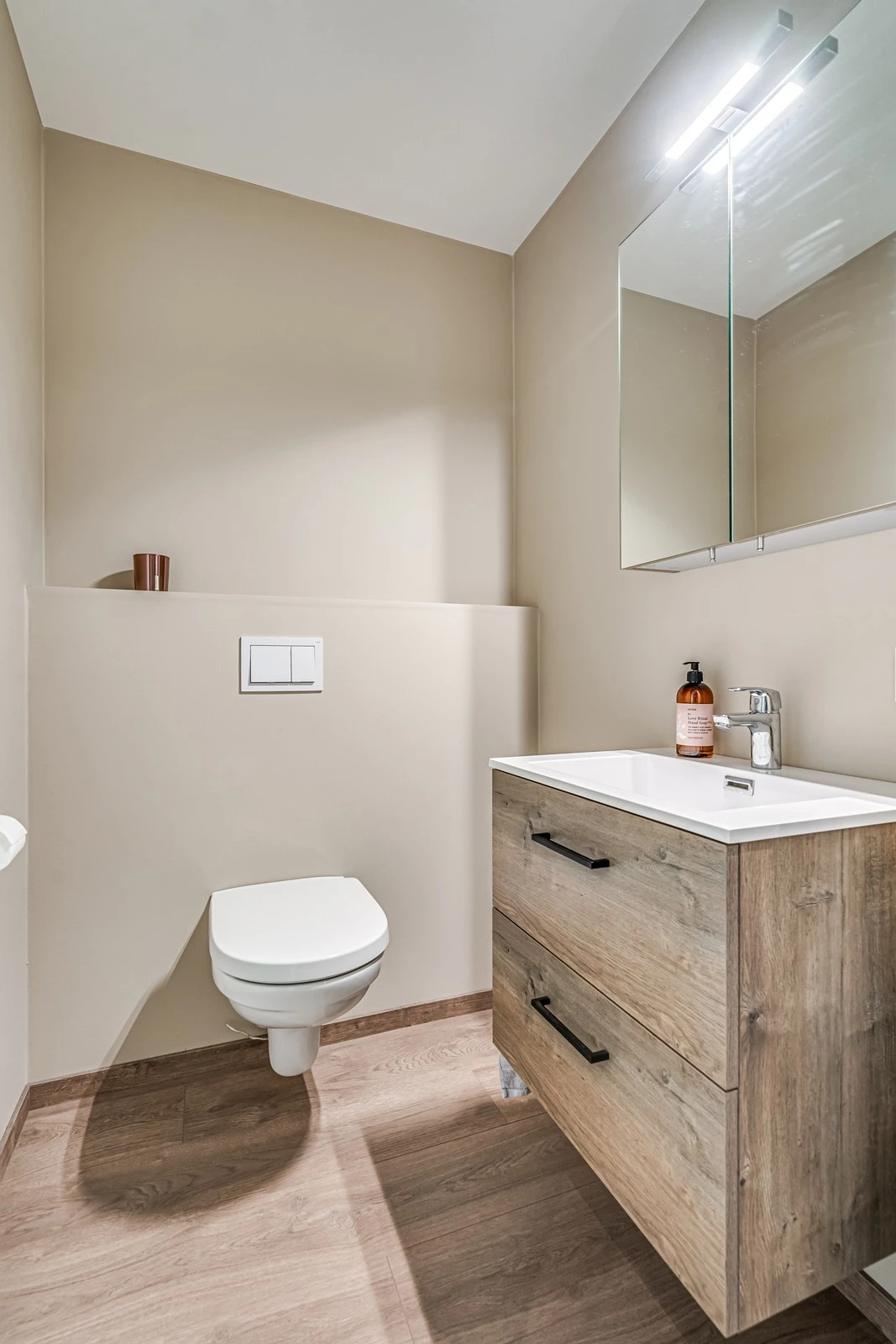 Det er også eget toalettrom som gjør at man har to toaletter i boligen. Galleribilde