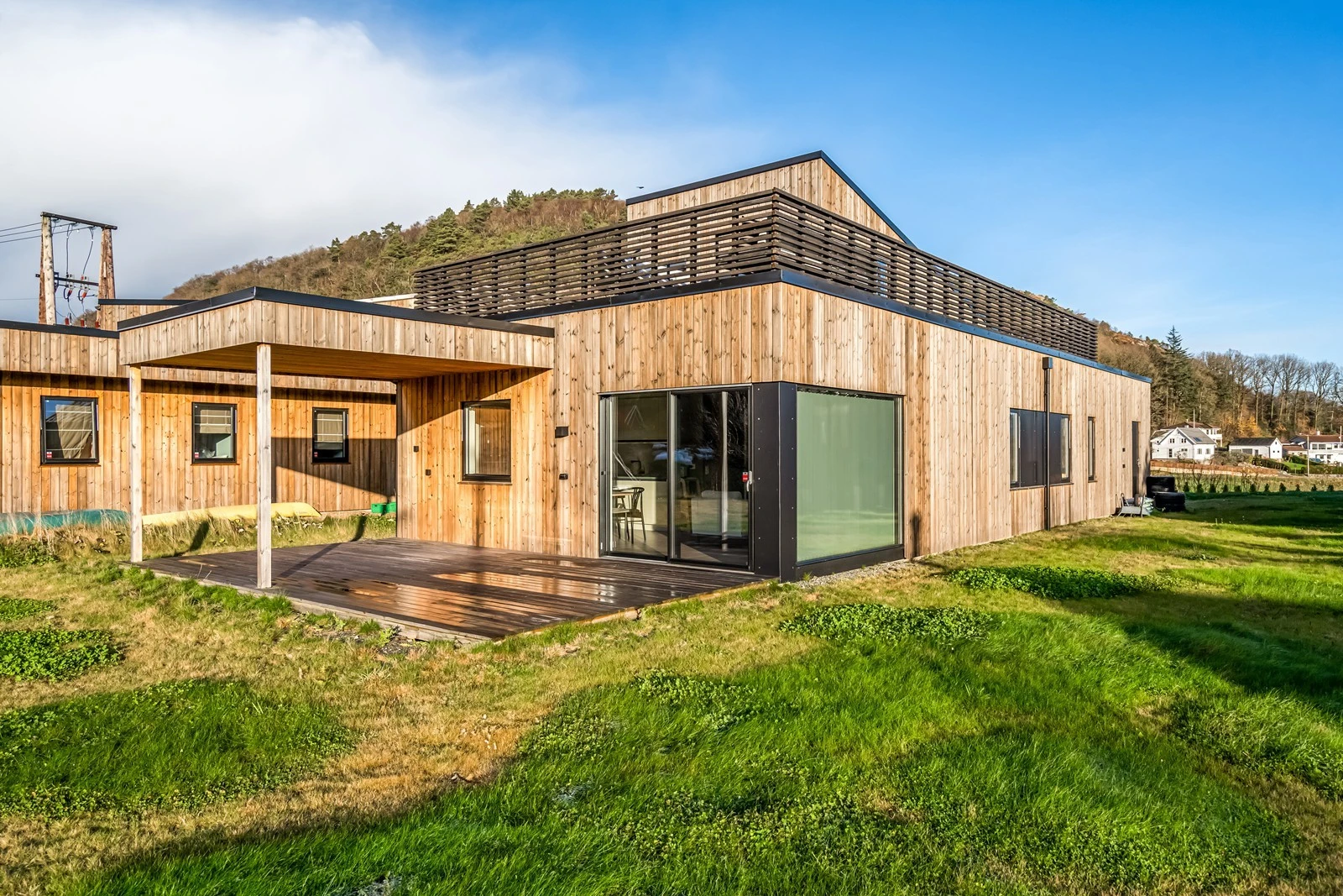 Enebolig på stor tomt med flott utsikt. Galleribilde