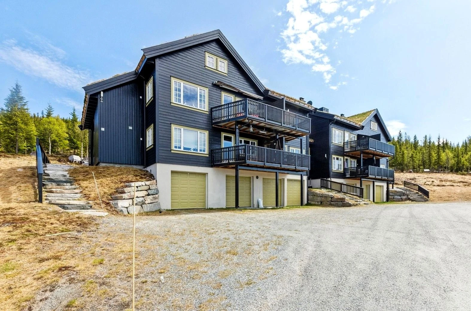 Dette er en lys og trivelig leilighet med en svært god internbeliggenhet i Fjellandsbyen Galleribilde