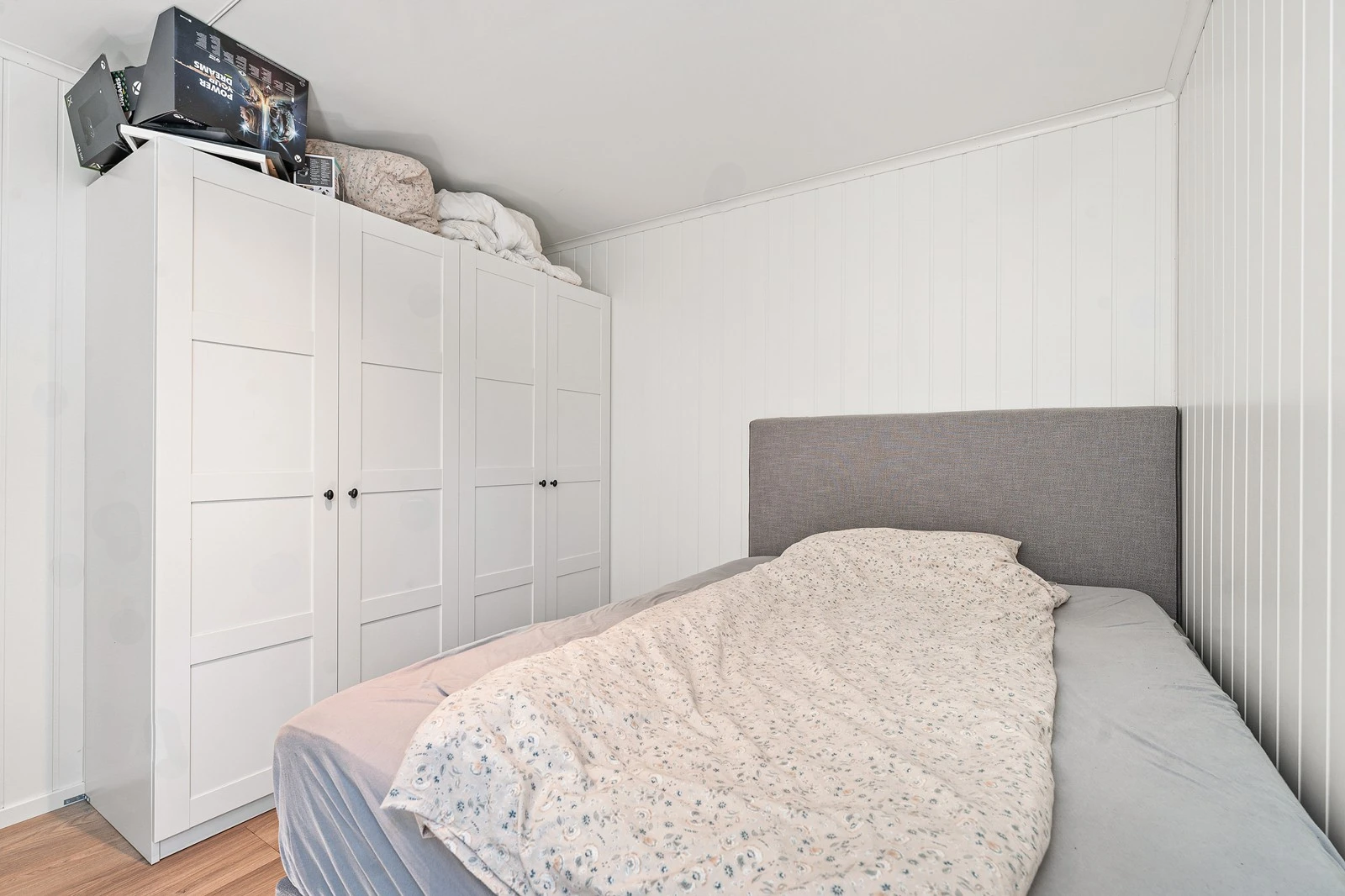 Det er gulvvarme i alle rom i denne etasjen som sørger for godt inneklima året rundt. Galleribilde