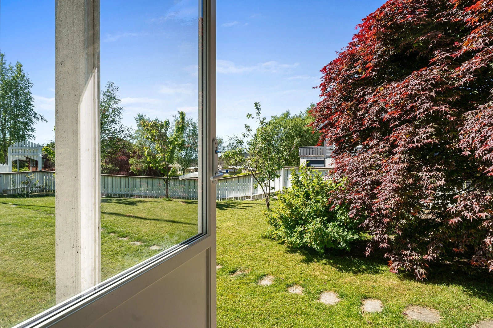 Utgang til hage. Galleribilde