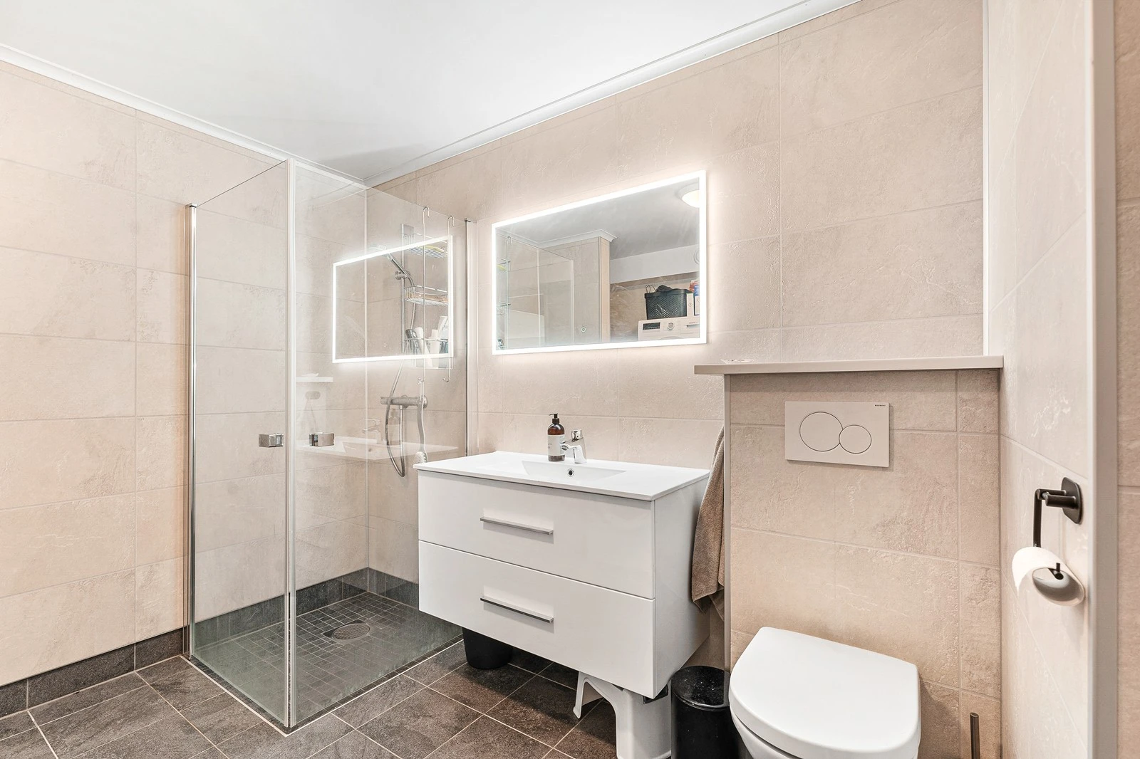 Lekkert baderom oppgradert i 2022. Galleribilde