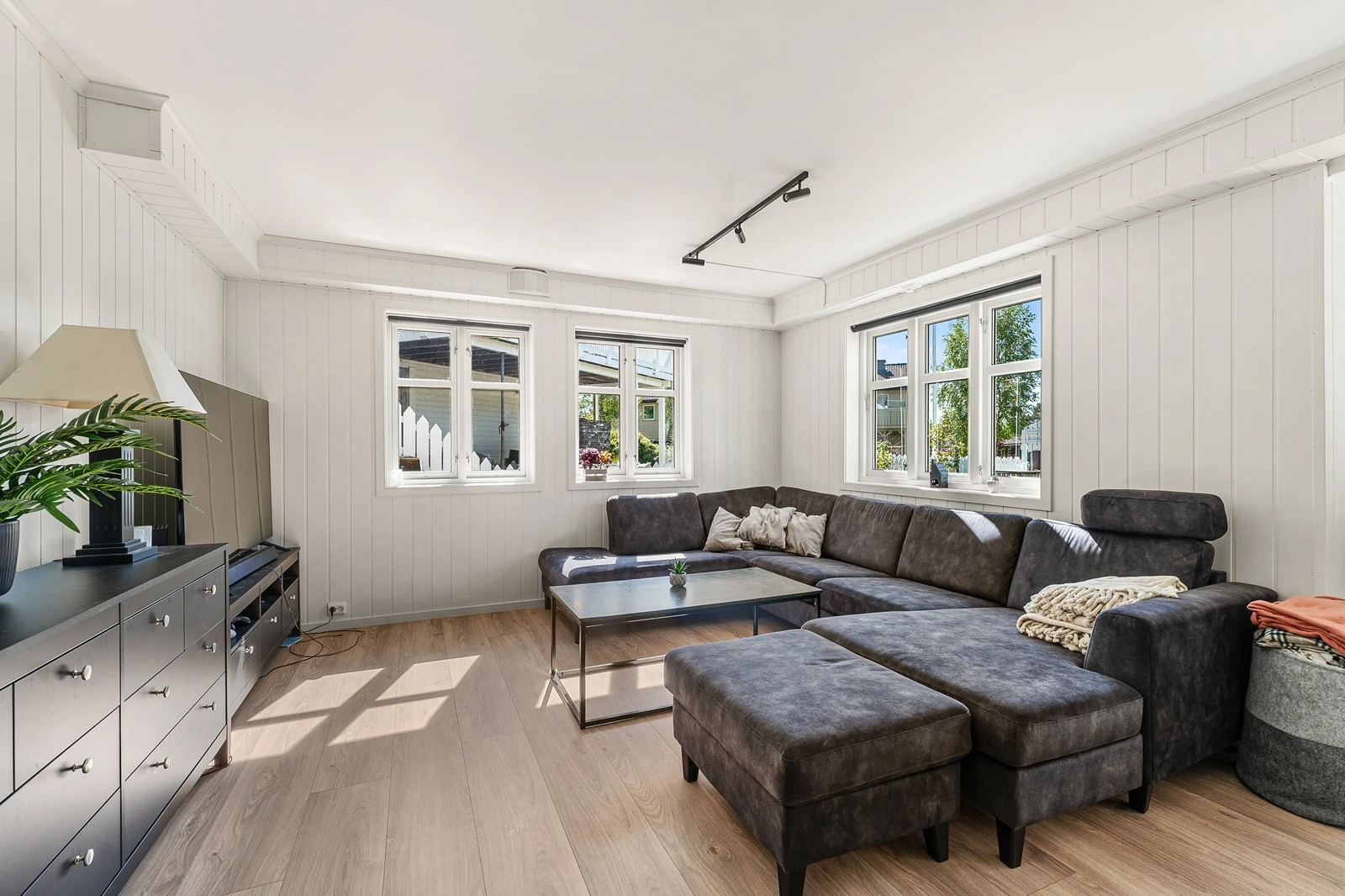 I kjelleren finner man en godkjent utleieleilighet. Galleribilde