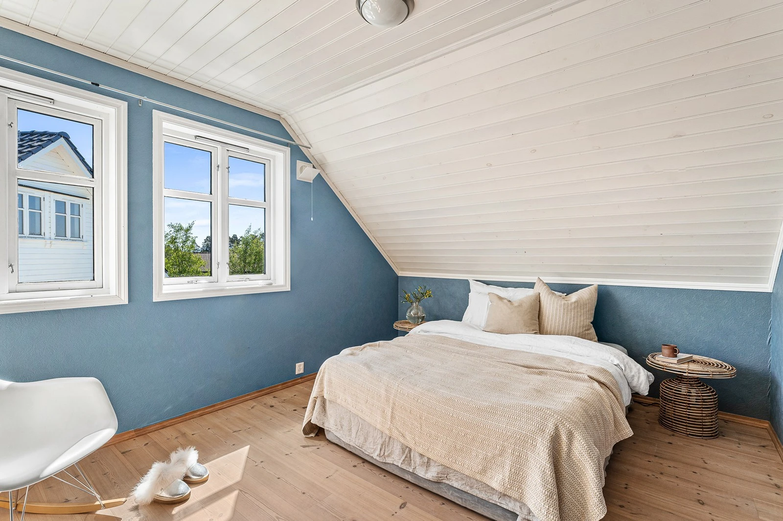 Begge soveromme er av god størrelse og plass til dobbeltseng, nattbord og garderobeløsning. Galleribilde