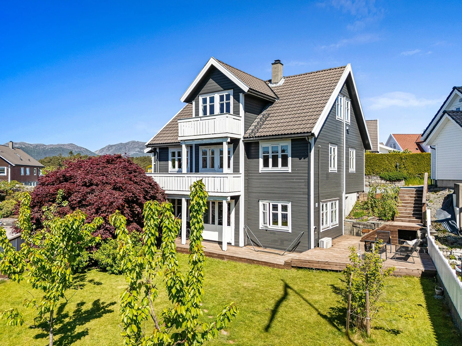 Ådland er kjent for sitt trygge og rolige nabolag, perfekt for barnefamilier. Galleribilde