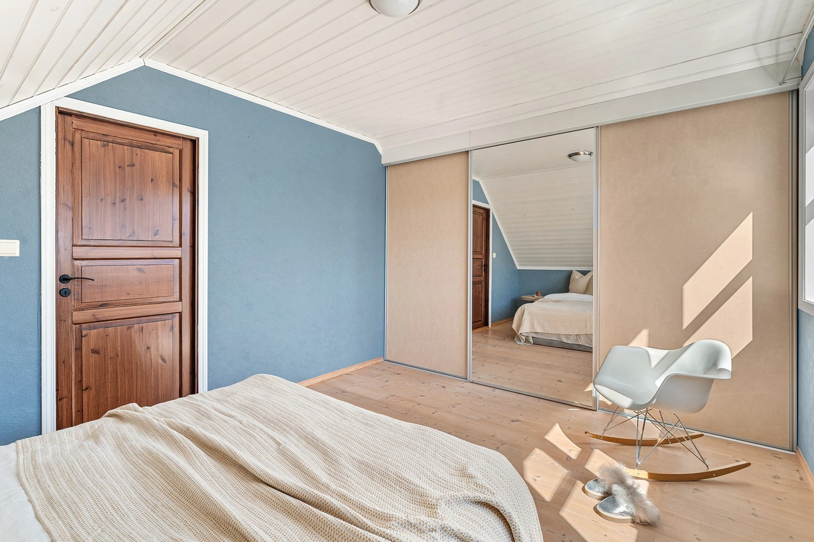 Skyvedørsgarderobe. Galleribilde