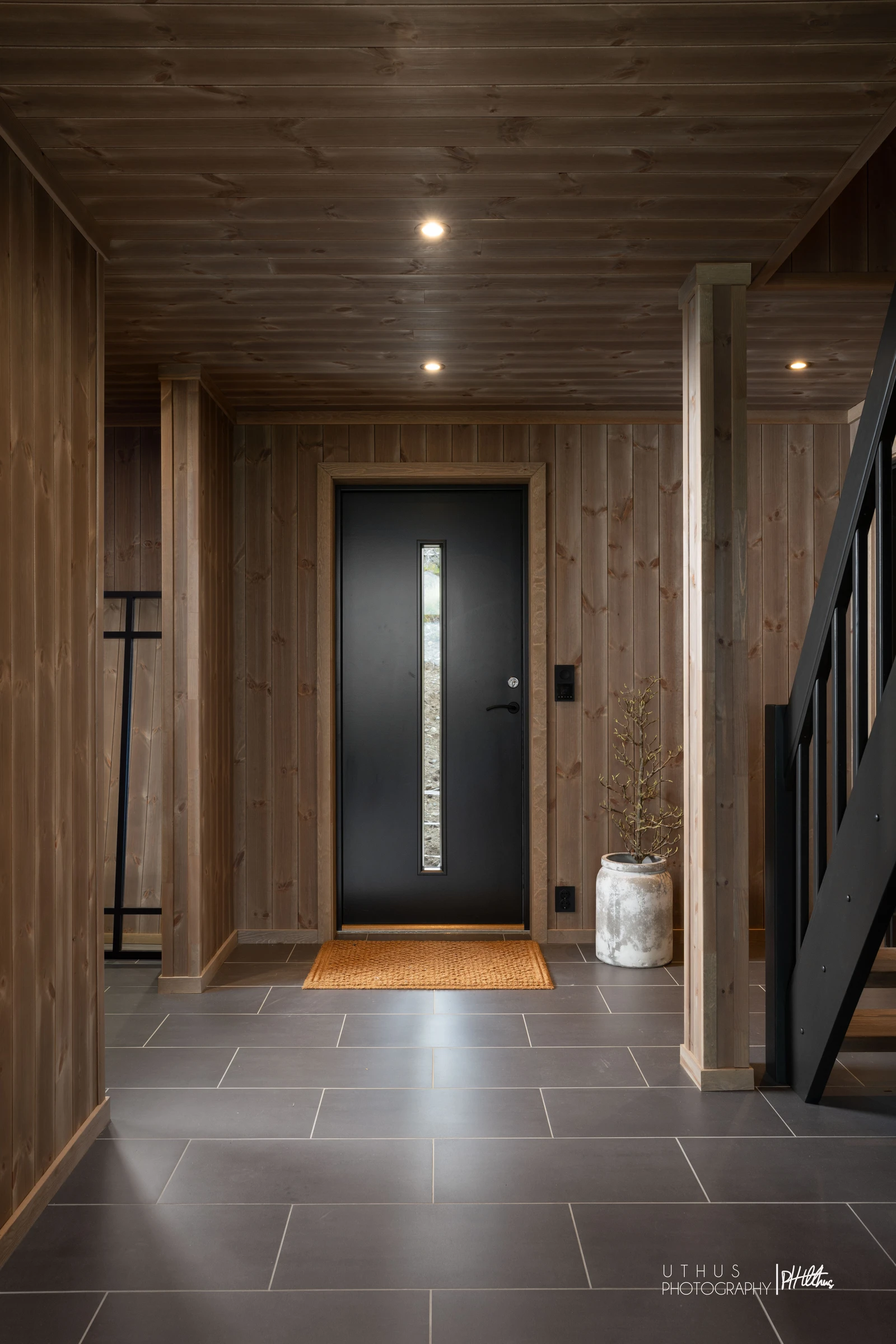 Romslig entré som gir en varm velkomst inn Galleribilde