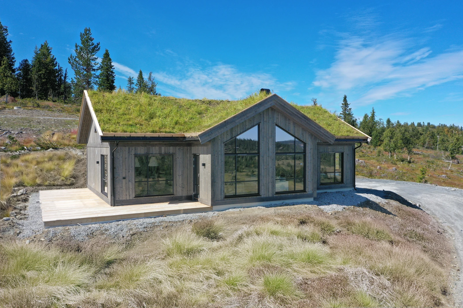 Tilsvarende hytte kommer her på vakre Timmermannsstølen - byggestart allerede oktober i år Galleribilde