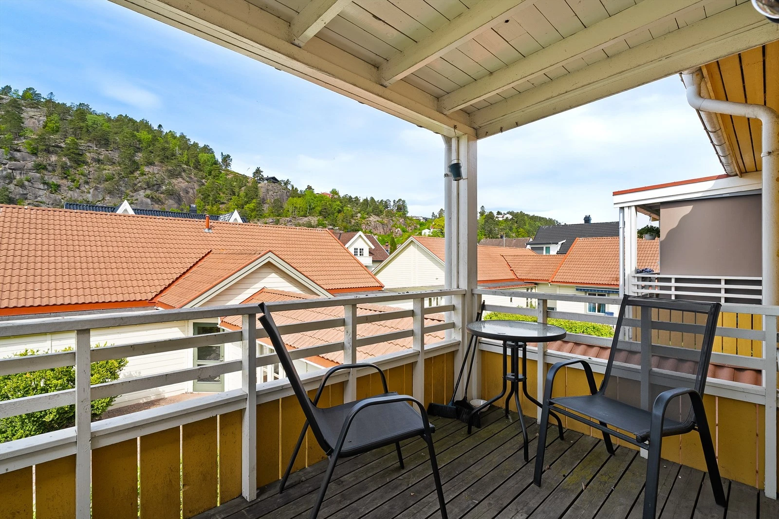 Overbygget romslig balkong