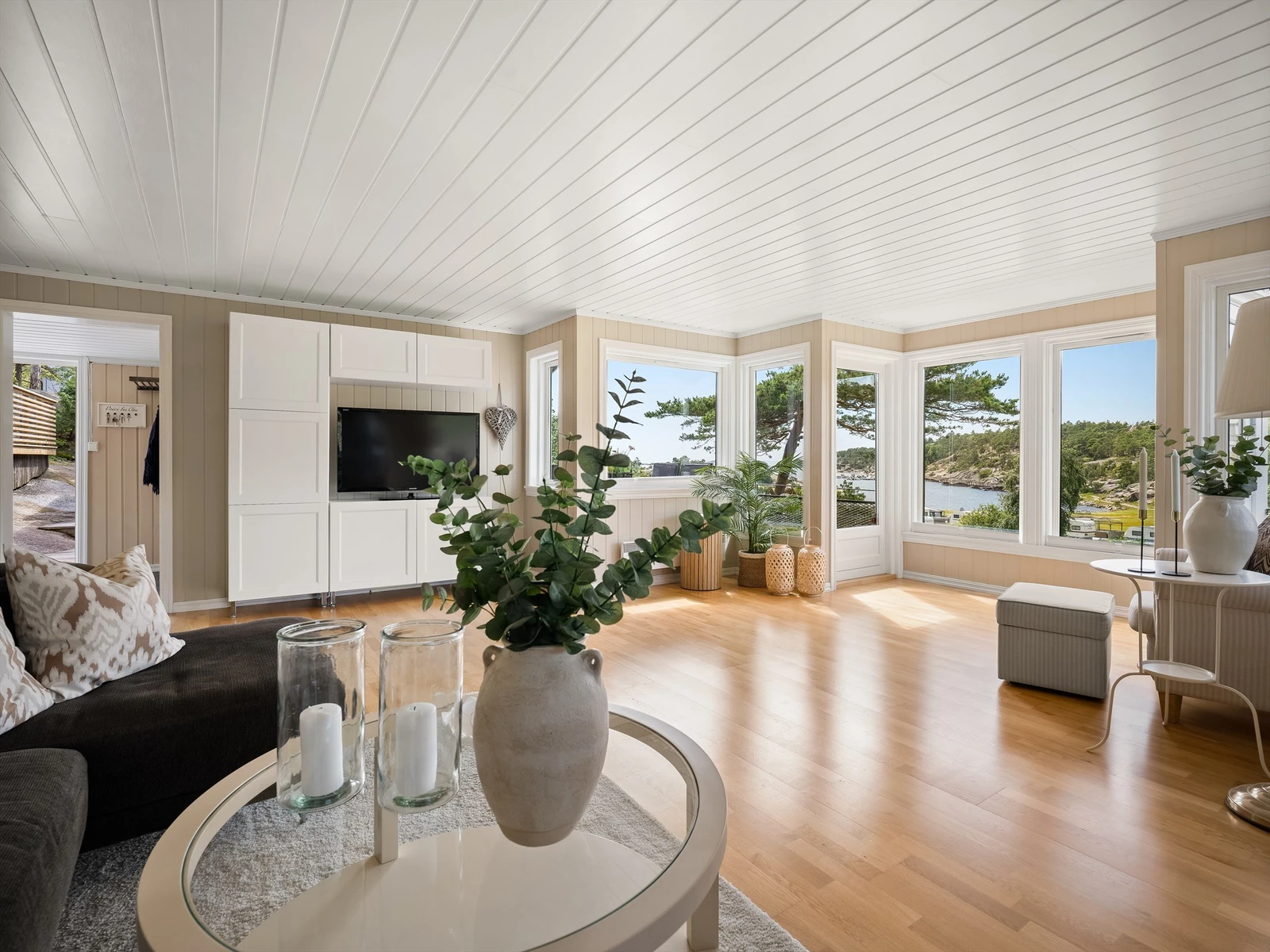 Hyttas plassering i høyden innebærer lite innsyn. Galleribilde