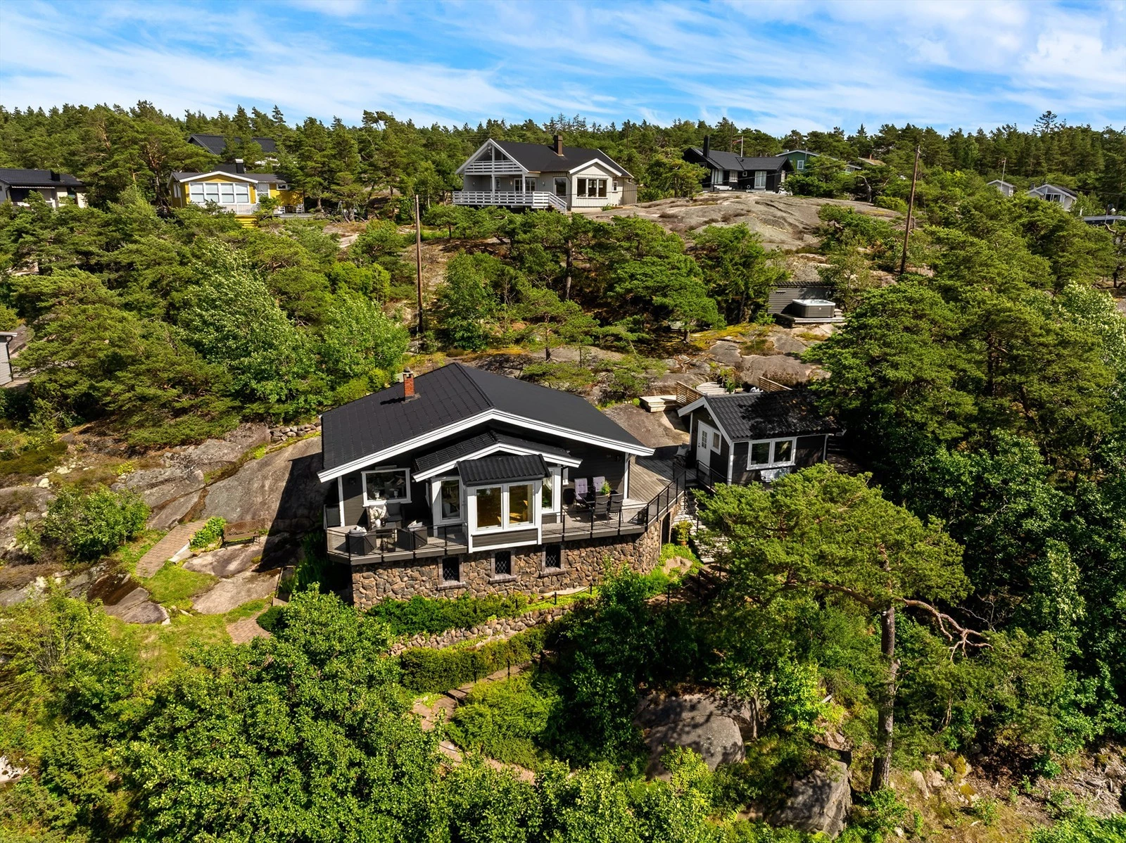 Eiendommen i sin helhet er velholdt etter oppgraderinger og påkostninger på 2000-tallet. Galleribilde