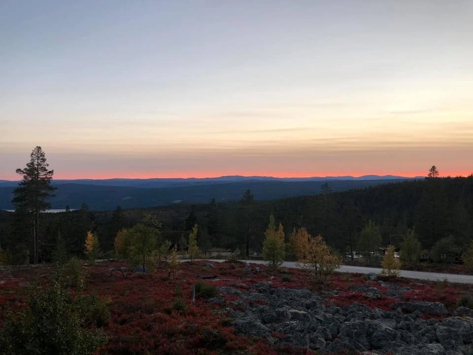 Beliggenheten i høyden og mot syd sørger for gode solforhold og nydelig utsikt. Galleribilde