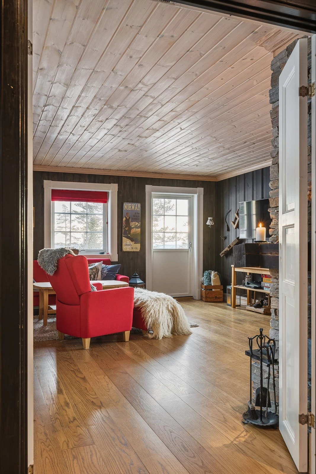 Fra entreen kommer man videre inn til stuen. Galleribilde