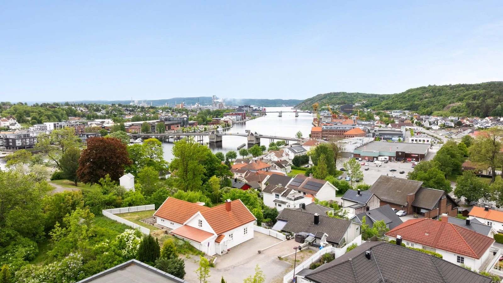 Sjelden sjanse øverst på Vessia med nydelig utsikt og meget gode solforhold Galleribilde