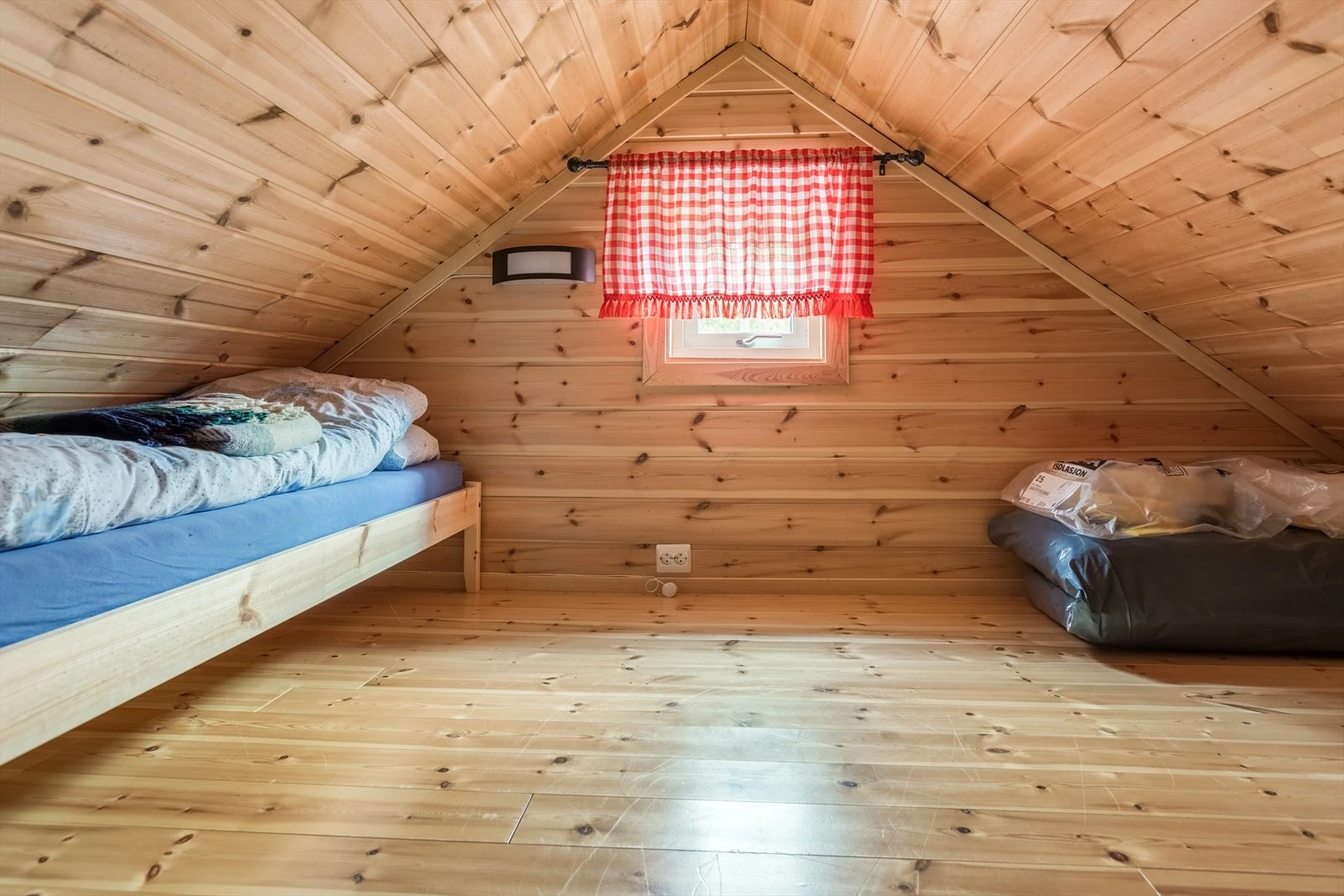 Hems i gjestehytte. Galleribilde