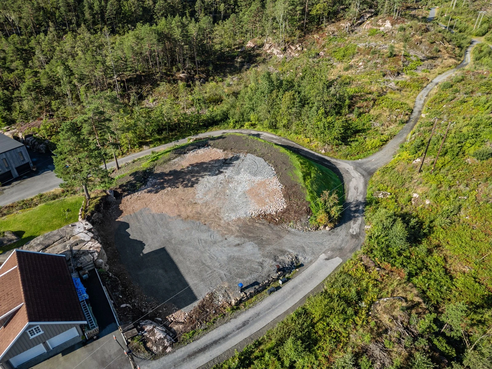 Direkte adkomst til turområder og lysløypa på Fevik. Galleribilde