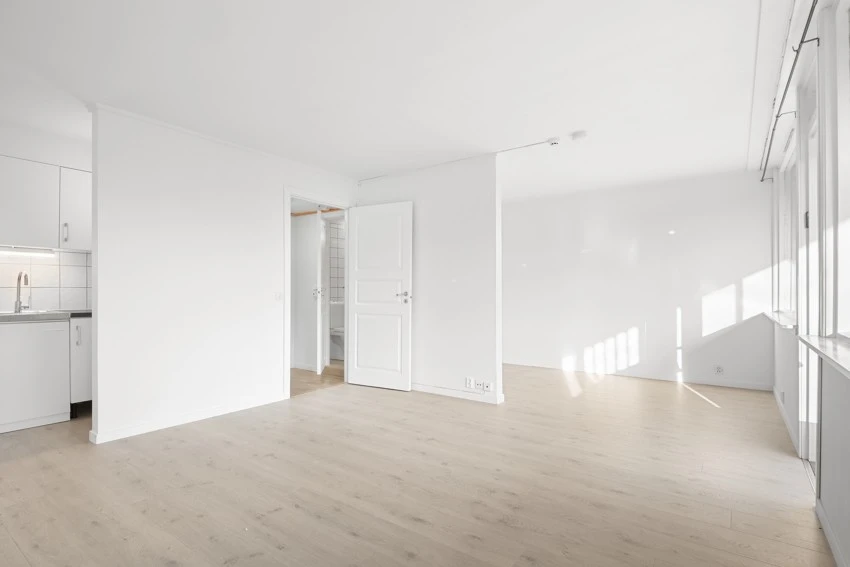 Kjøkkenet har en åpen planløsning mot stuen. Galleribilde