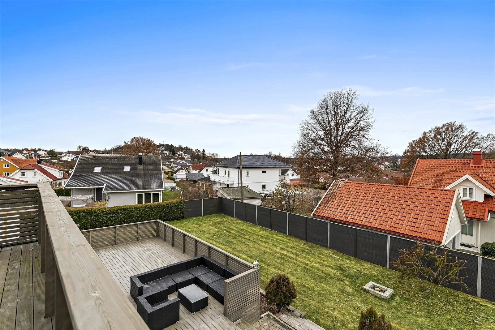 Fra balkongen er det pent utsyn over omkringliggende omgivelser. Galleribilde