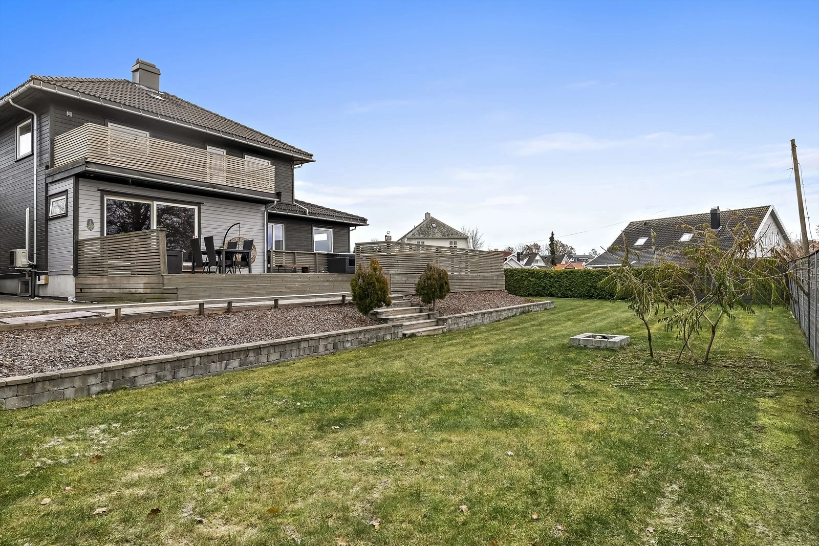 En solrik og meget hyggelig tomt av de sjeldne! Galleribilde