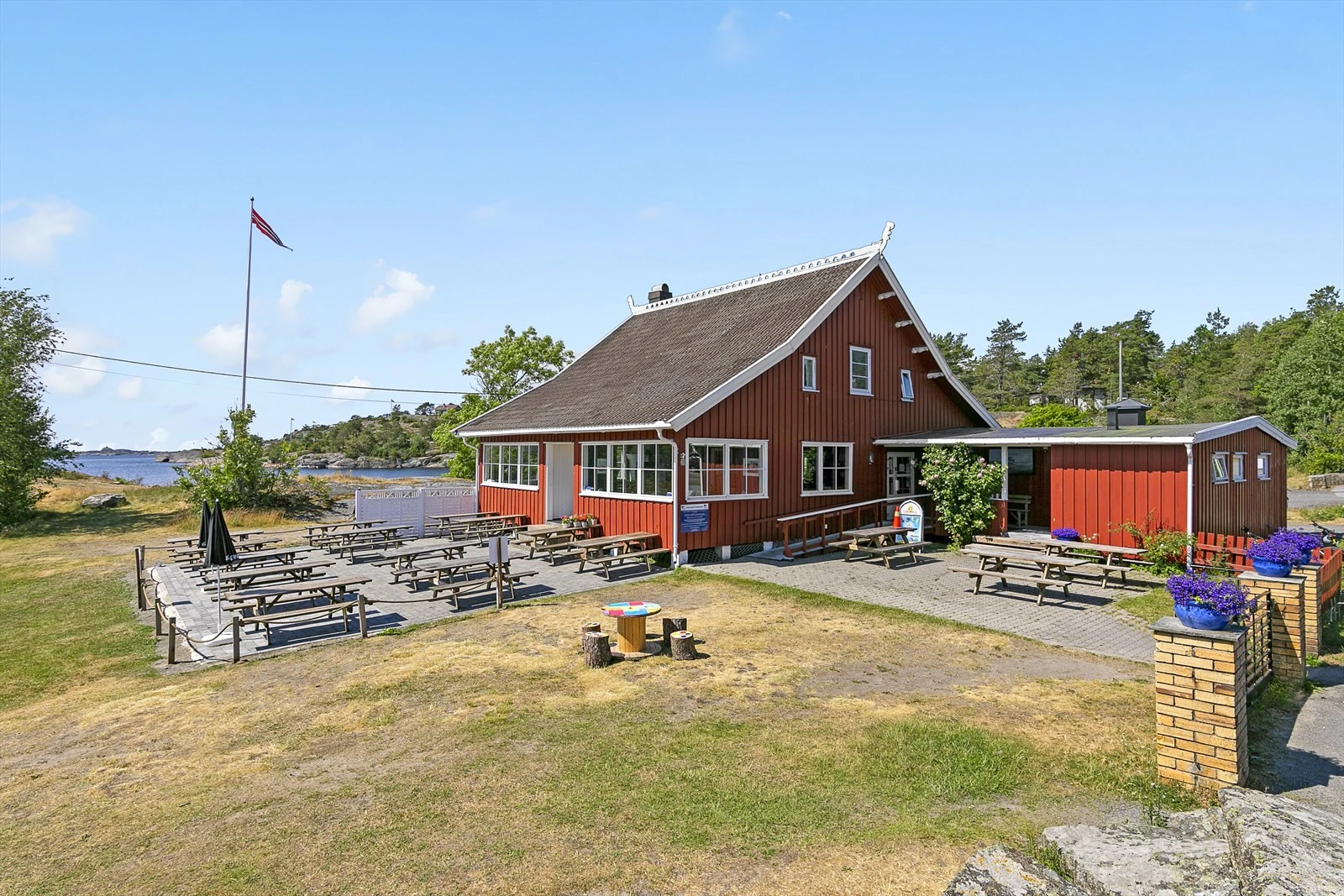 Nærområde, Seilerhytta hvor du kan spise en bedre middag i flotte maritime omgivelser med fine rekreasjon og bademuligheter på sommeren. Galleribilde