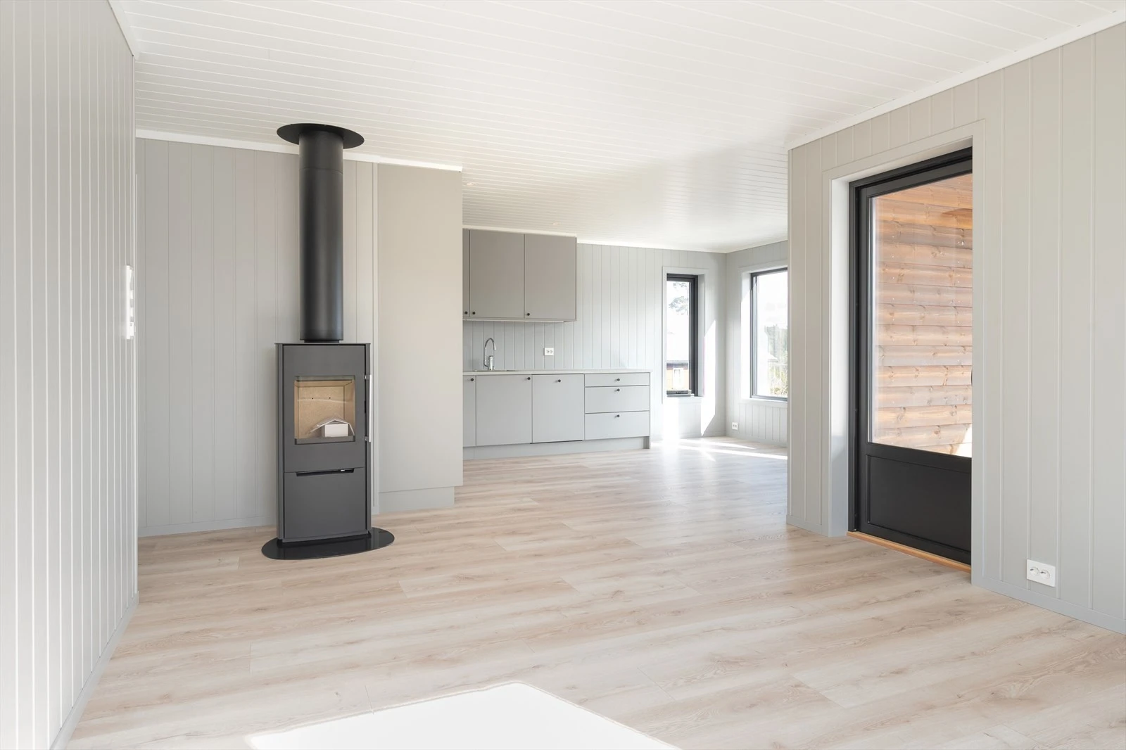 Moderne peisovn gir god varme Galleribilde