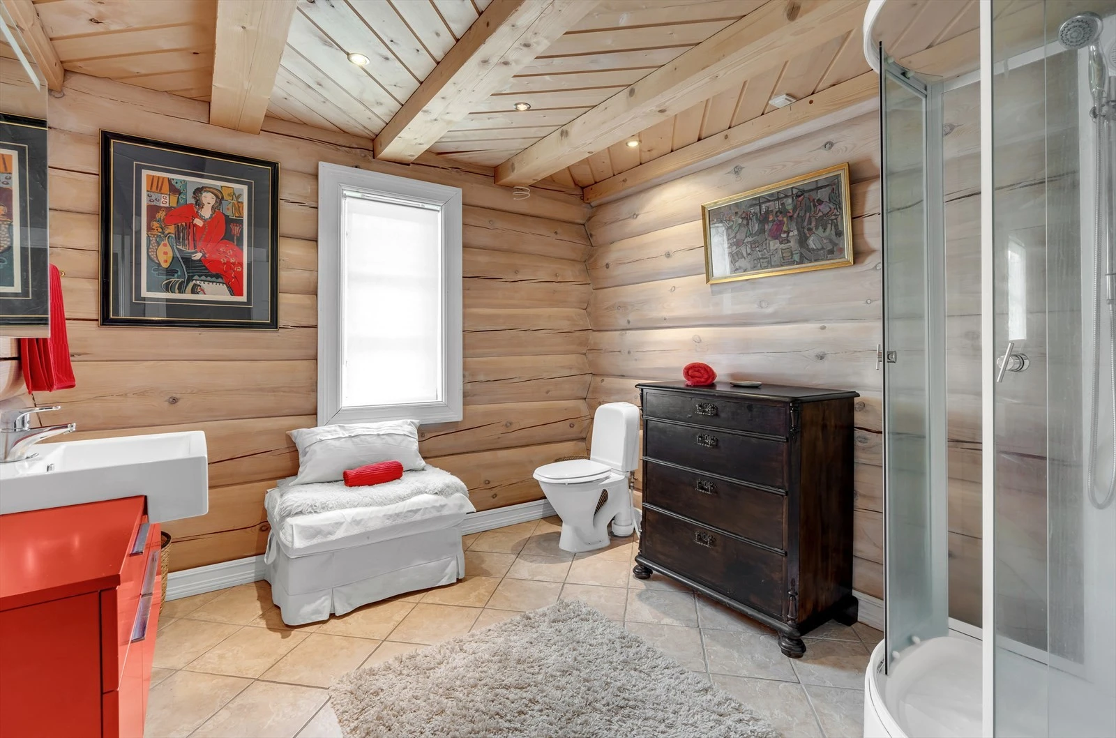 Hovedbadet er av fin størrelse. Galleribilde