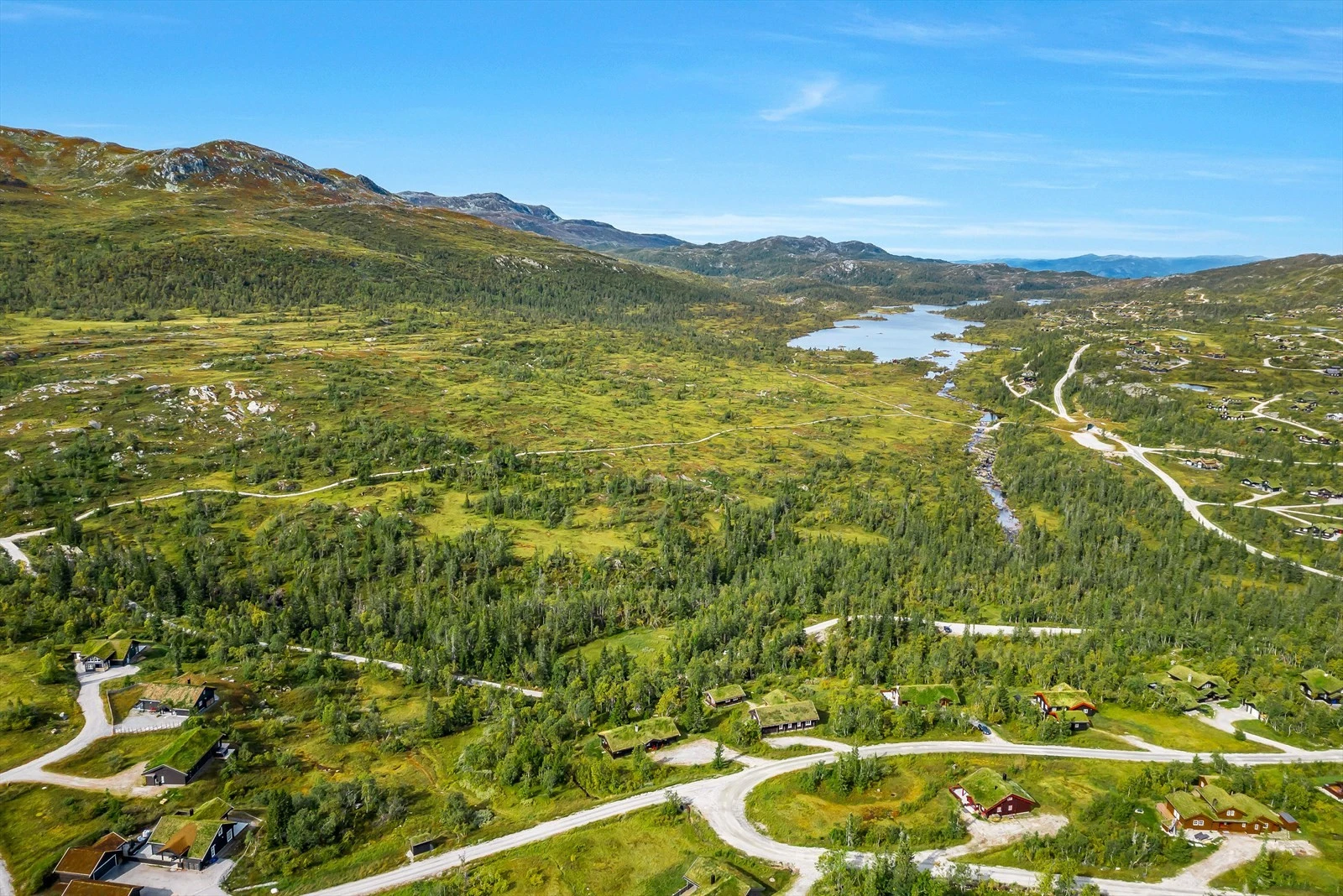 Hytta ligger i umiddelbar nærhet til fine flerbruksstier, skiløyper og sykkelløyper. Galleribilde