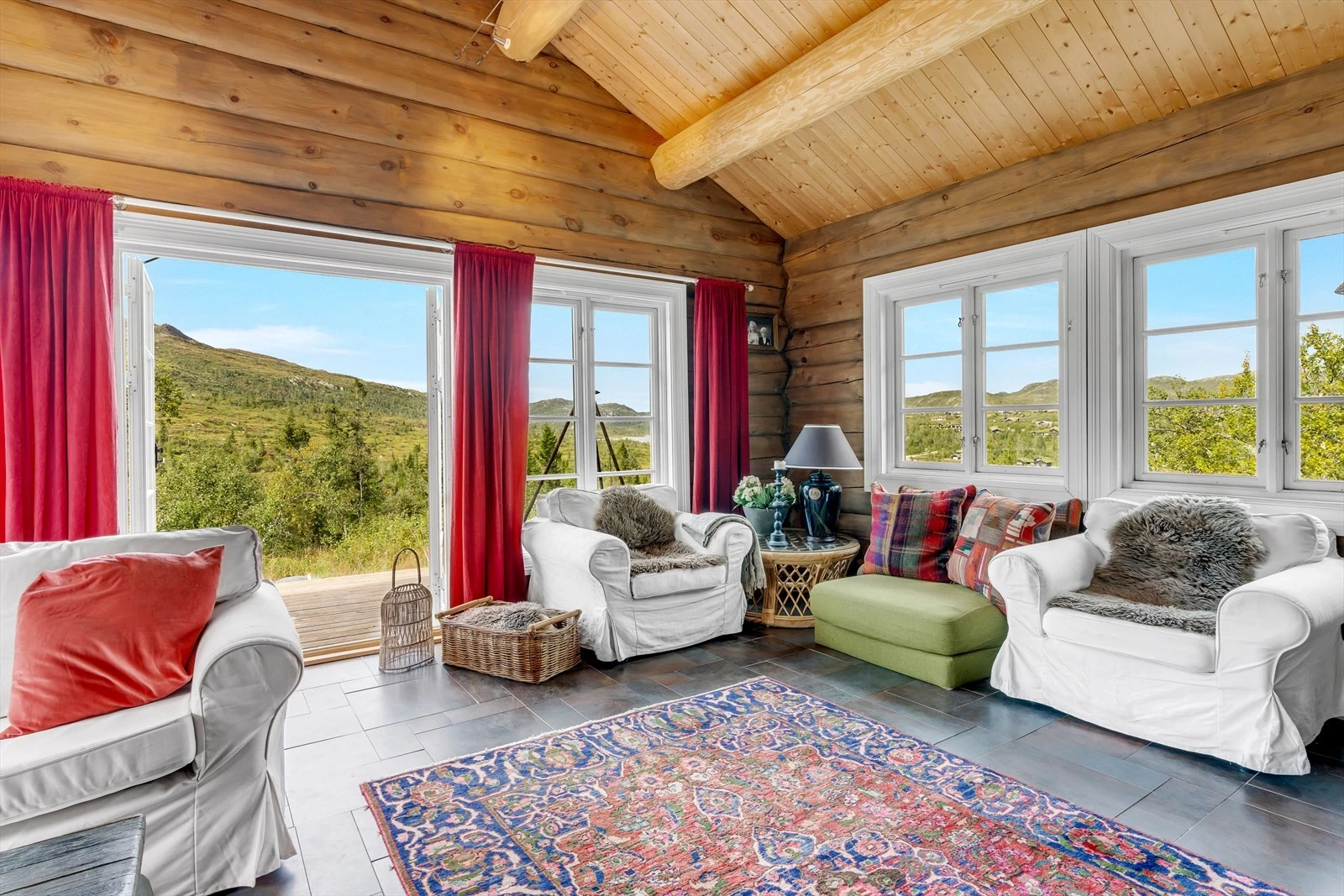 To-fløyet terrassedør ut til den store terrassen Galleribilde