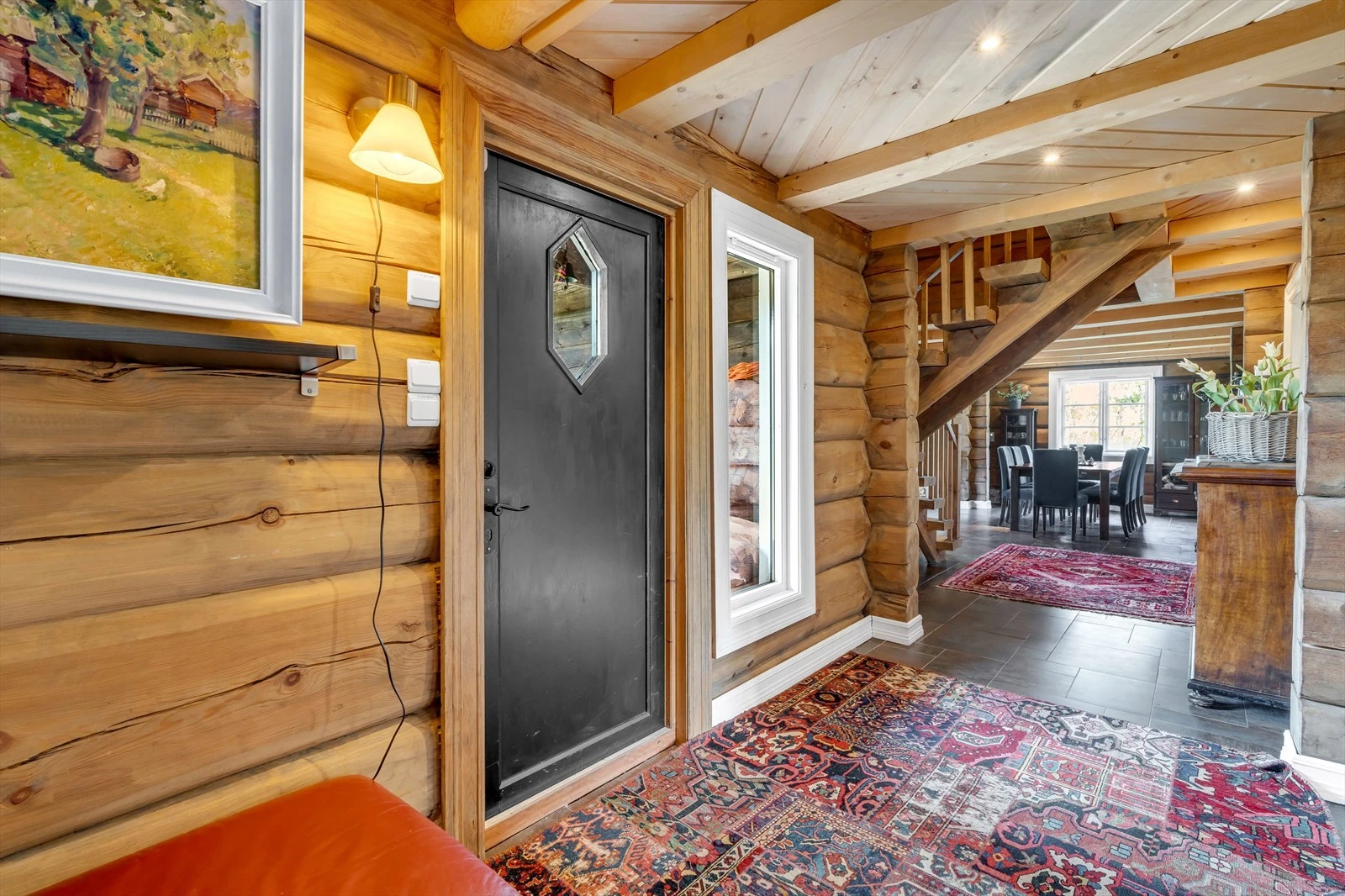 Velkommen inn i den flislagte entreen. Galleribilde