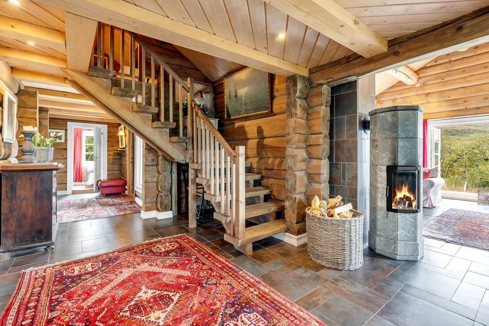 Det er appstyrt varme i gulvene med fliser. Galleribilde