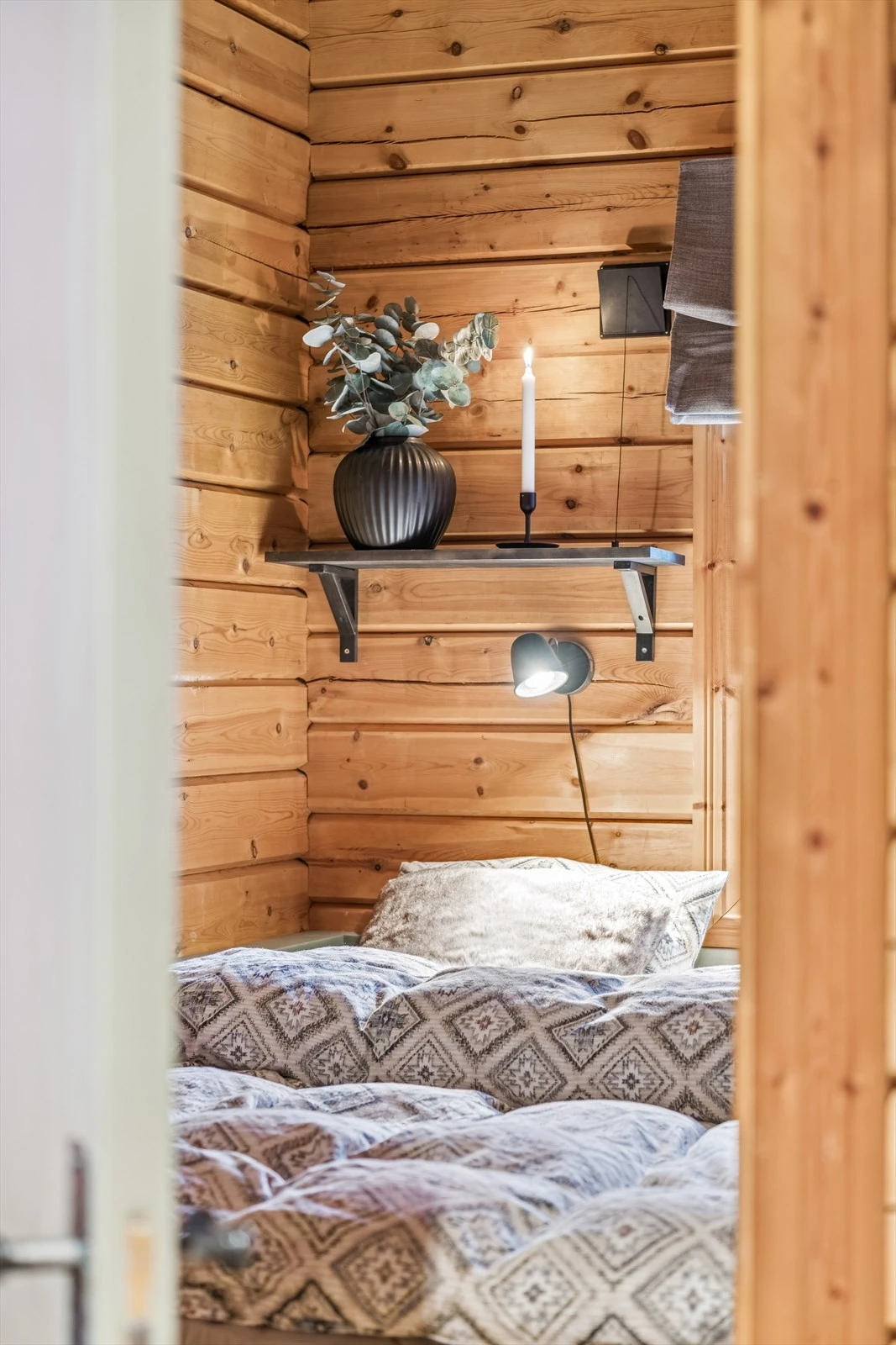 Inne i hytta er det to soverom Galleribilde