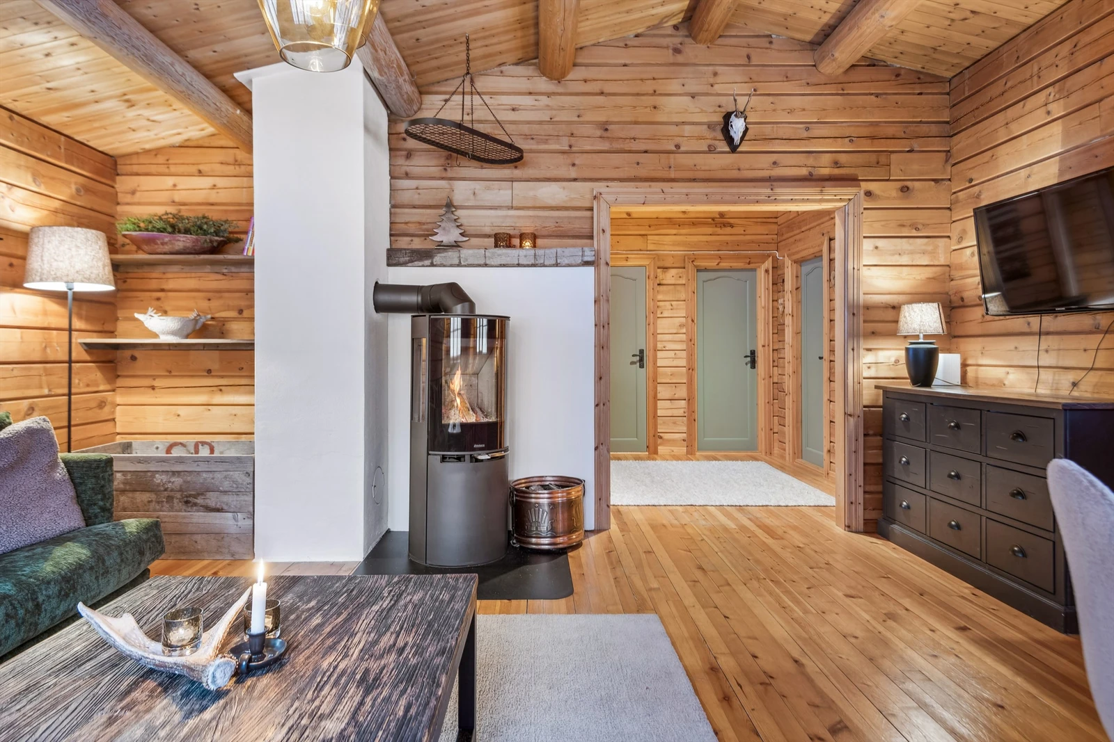 God åpning mellom stue og kjøkken Galleribilde