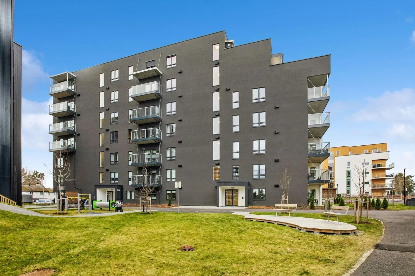 Leiligheten ligger meget sentralt og har kort avstand til diverse fasiliteter for en enkel hverdag. Galleribilde