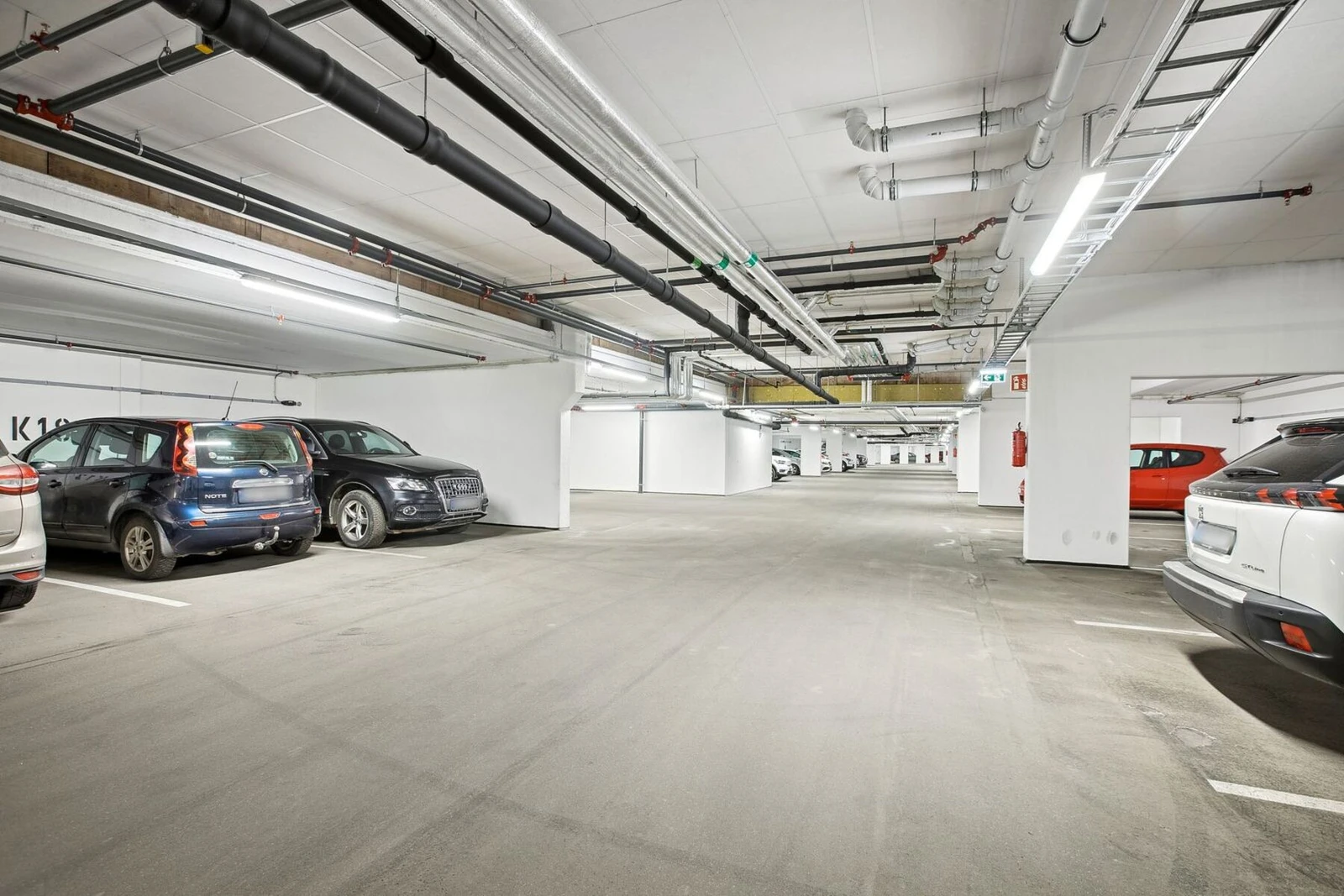 Leiligheten disponerer 1 garasjeplass i felles lukket garasjeanlegg. Galleribilde