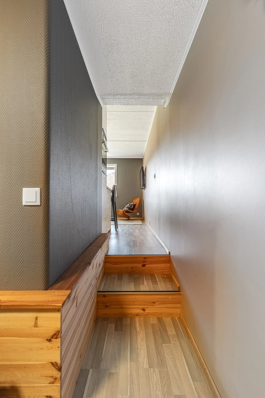 Gang fra alkove til stue/kjøkken. Galleribilde