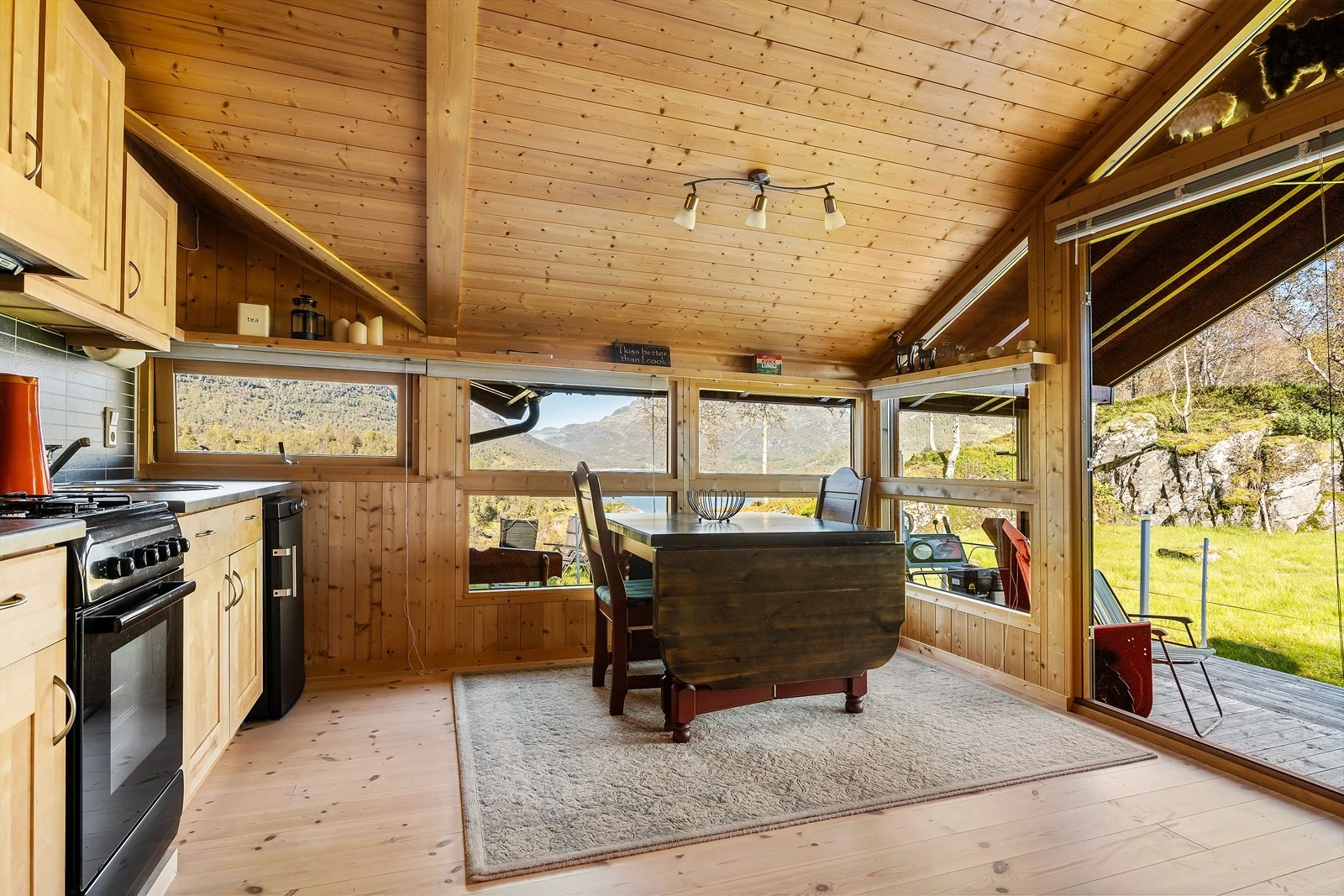 Kjøkken/spiseplass Galleribilde