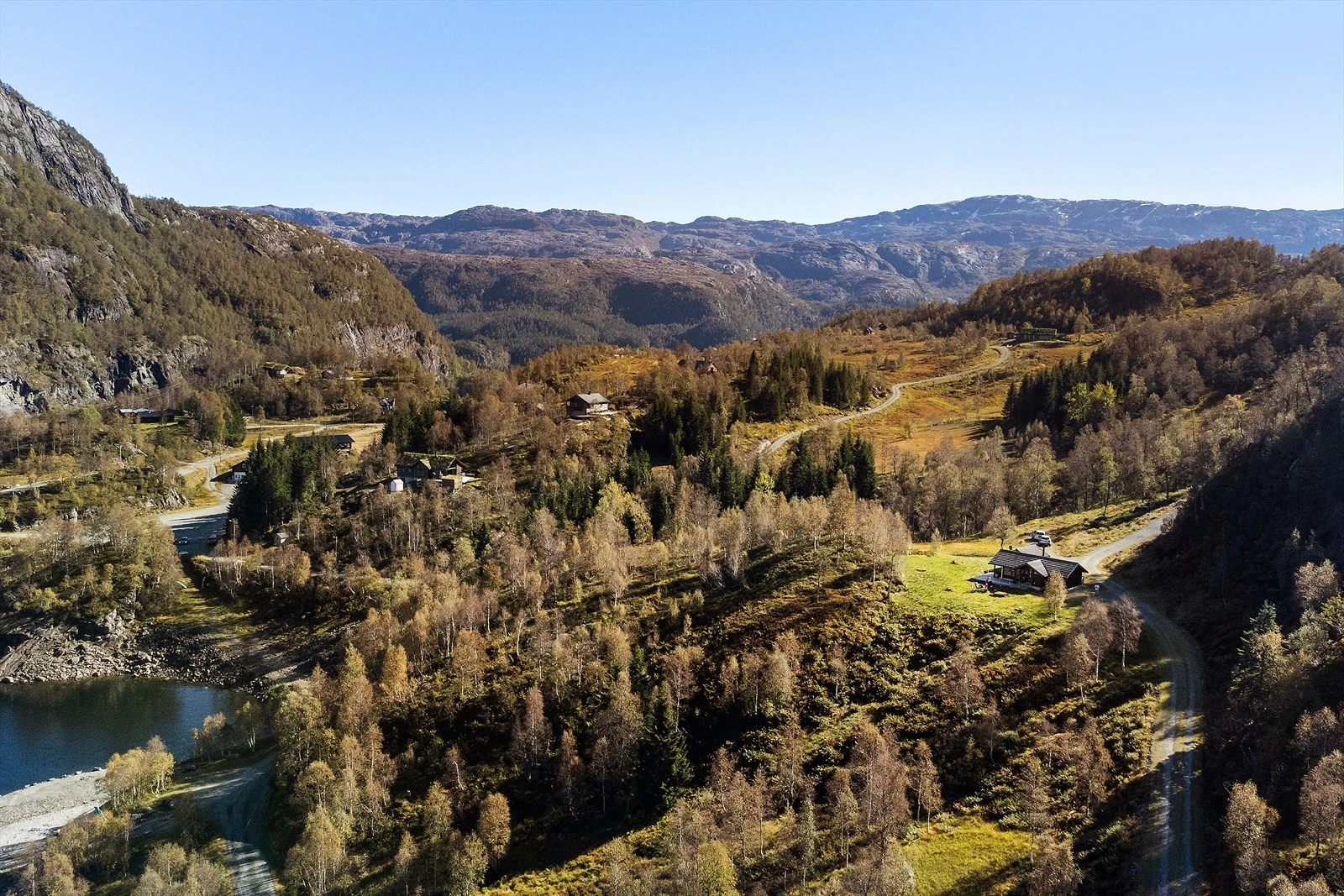 Oversikt. Vinterparkering/Skistadion til venstre Galleribilde