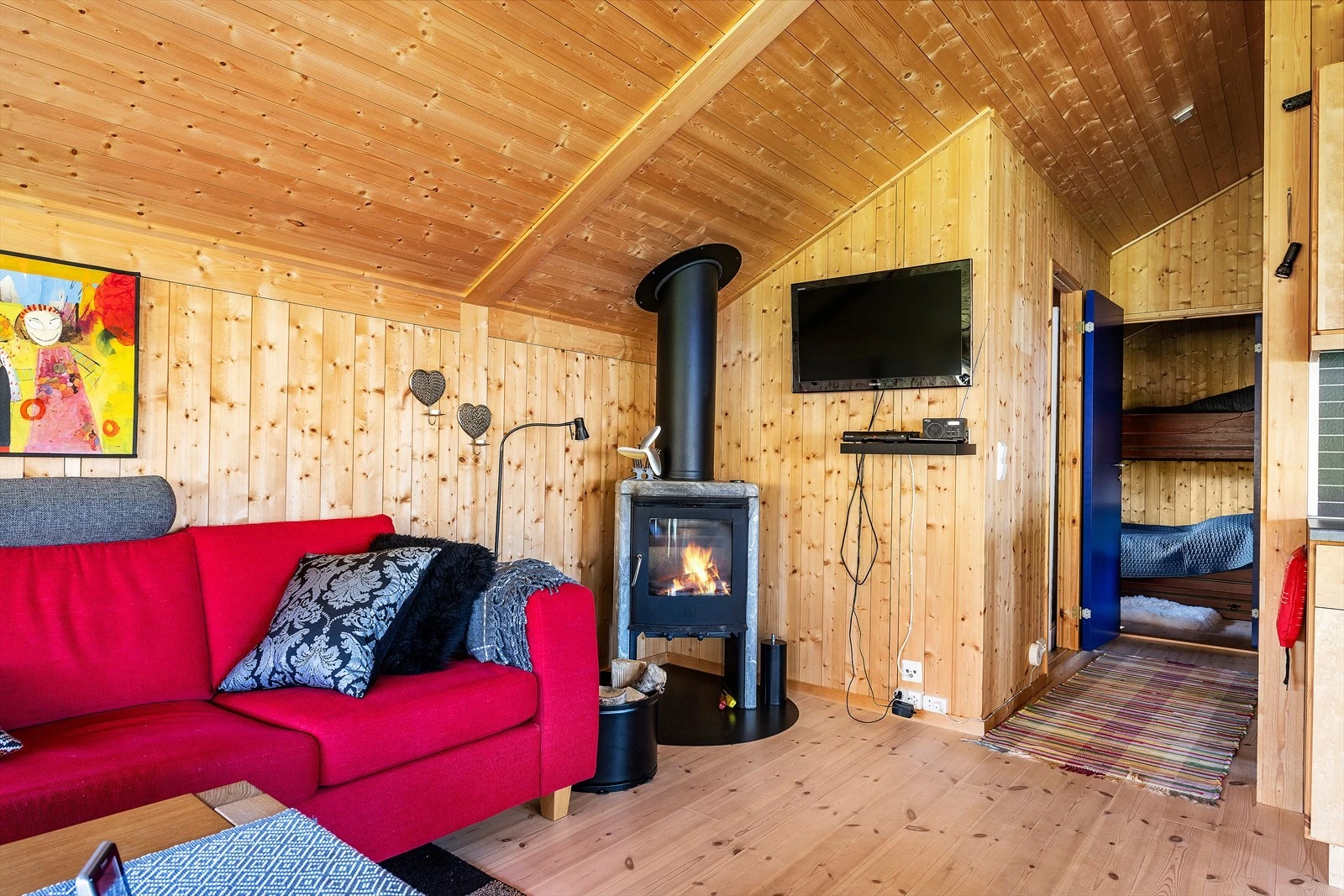 Stue. Vedovn som gir god og effektiv oppvarming Galleribilde