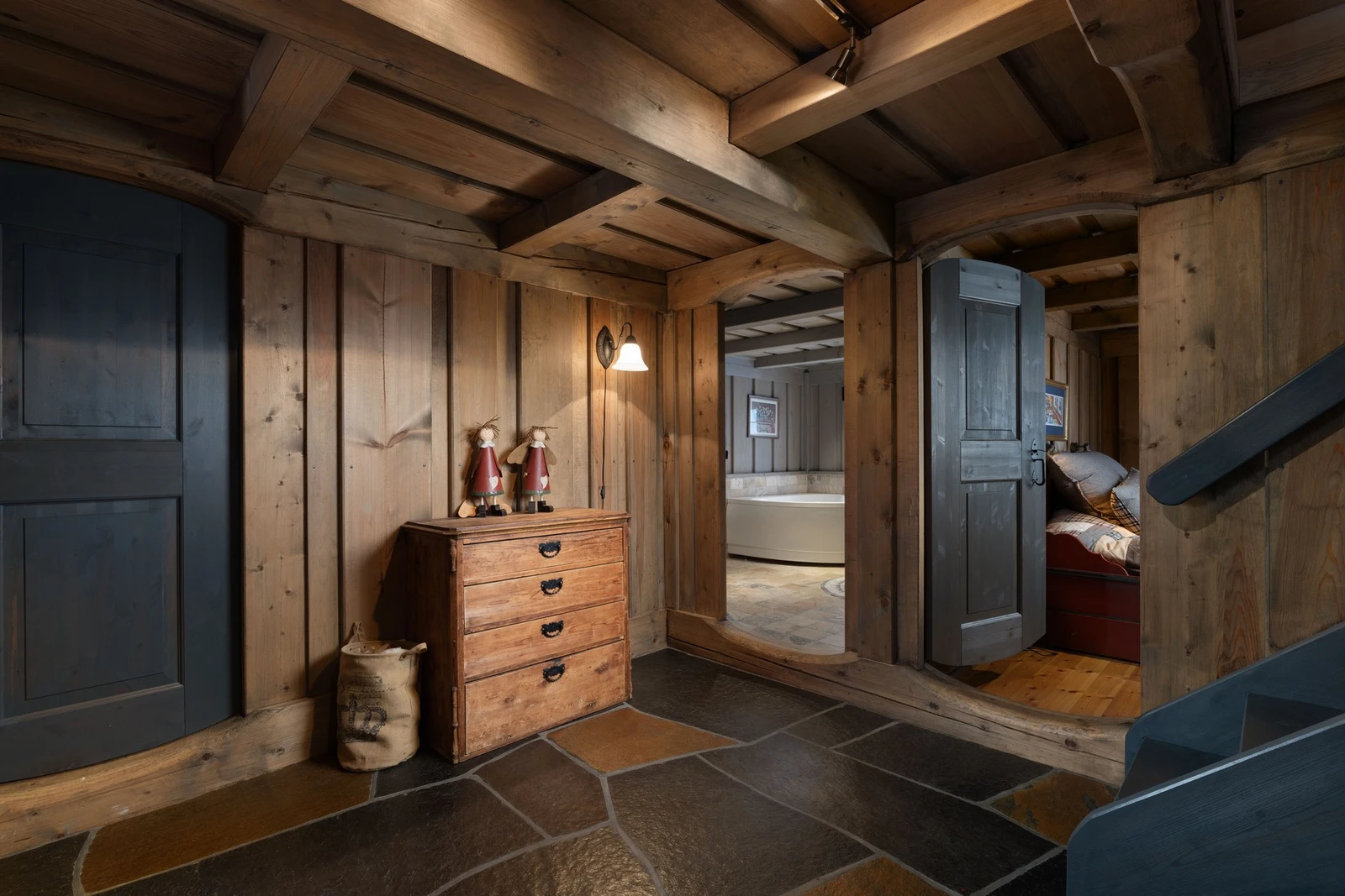 Og videre kommer du inn i en romslig hall Galleribilde