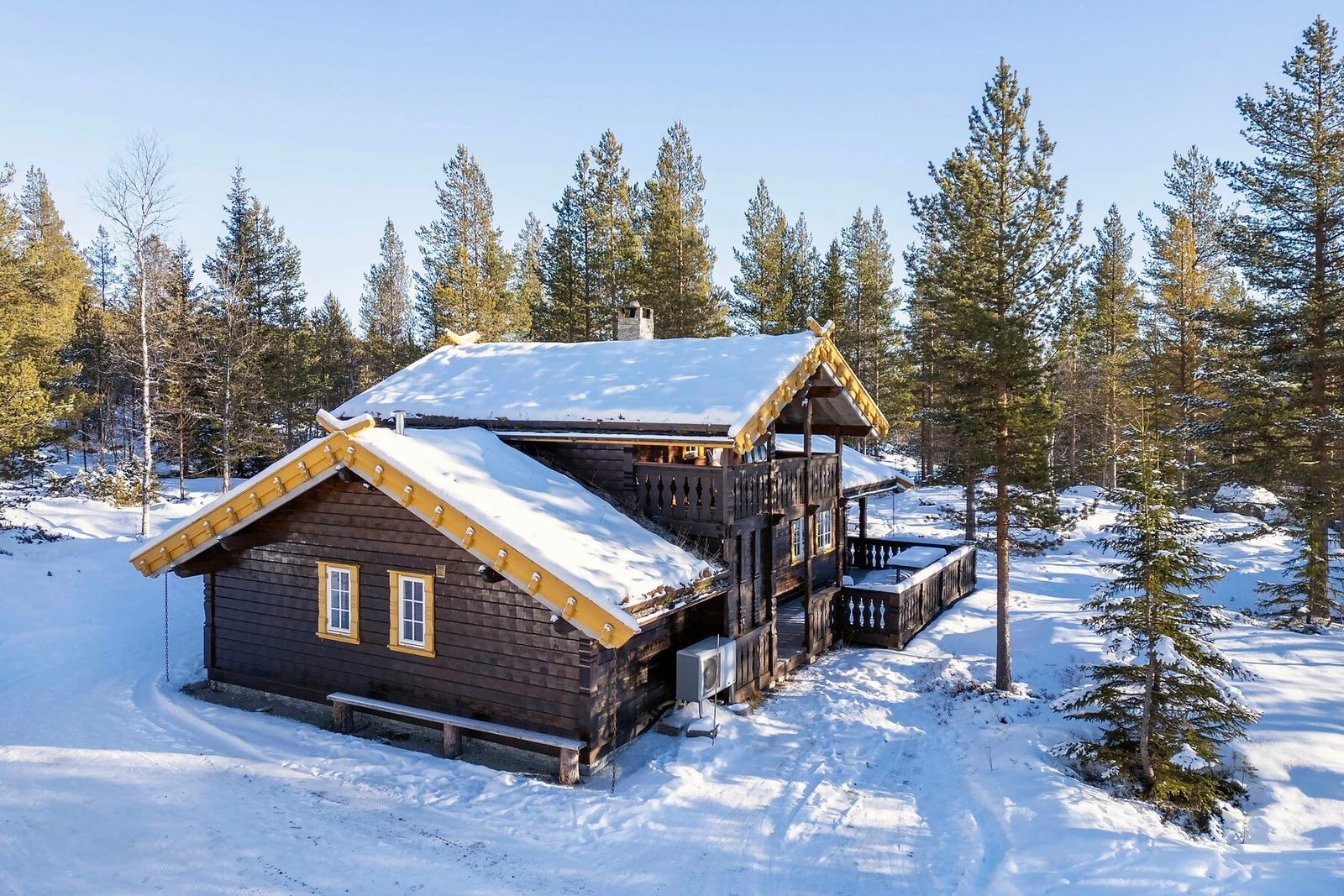 Hytten har en fin planløsning med flere soverom og stuer. Galleribilde